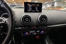 punainen Audi A3 2015 kuva 21.