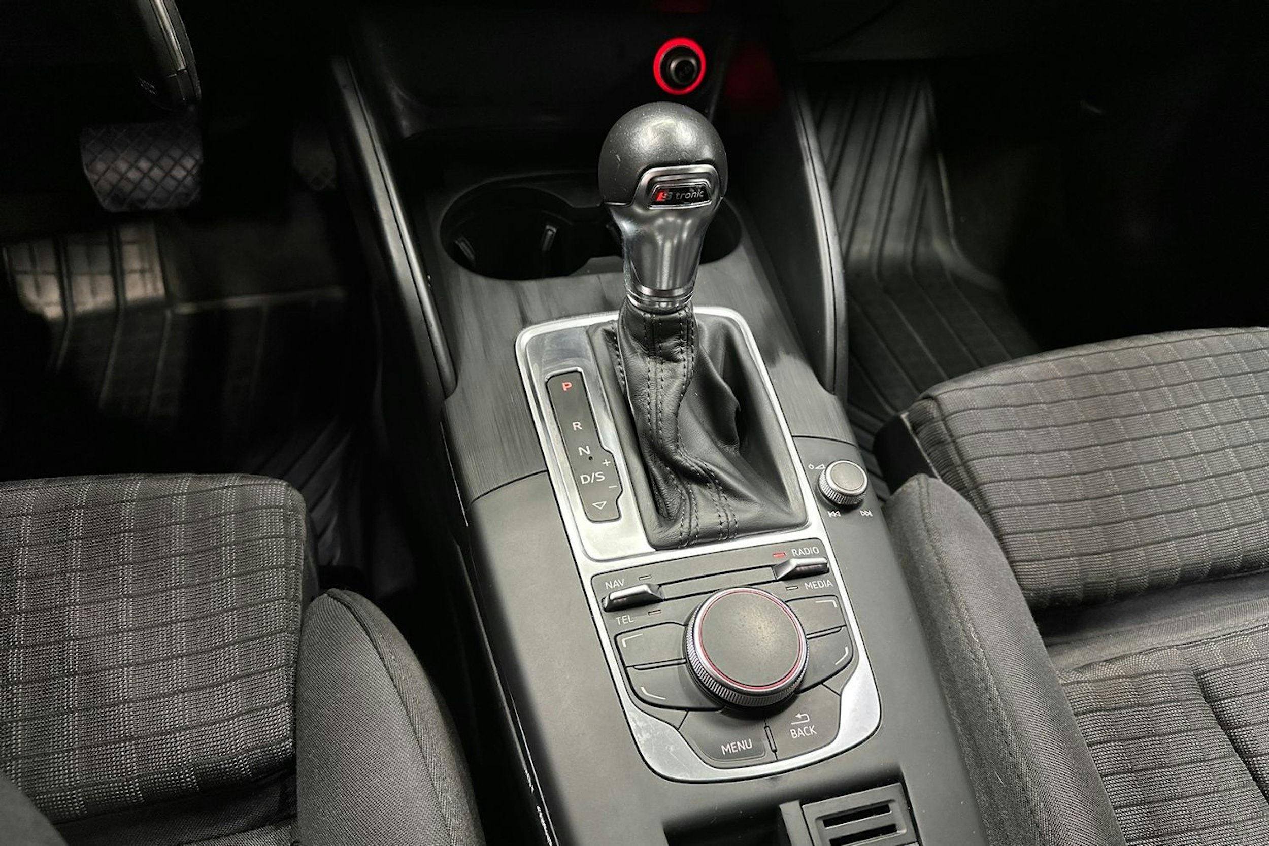 punainen Audi A3 2015 kuva 22.