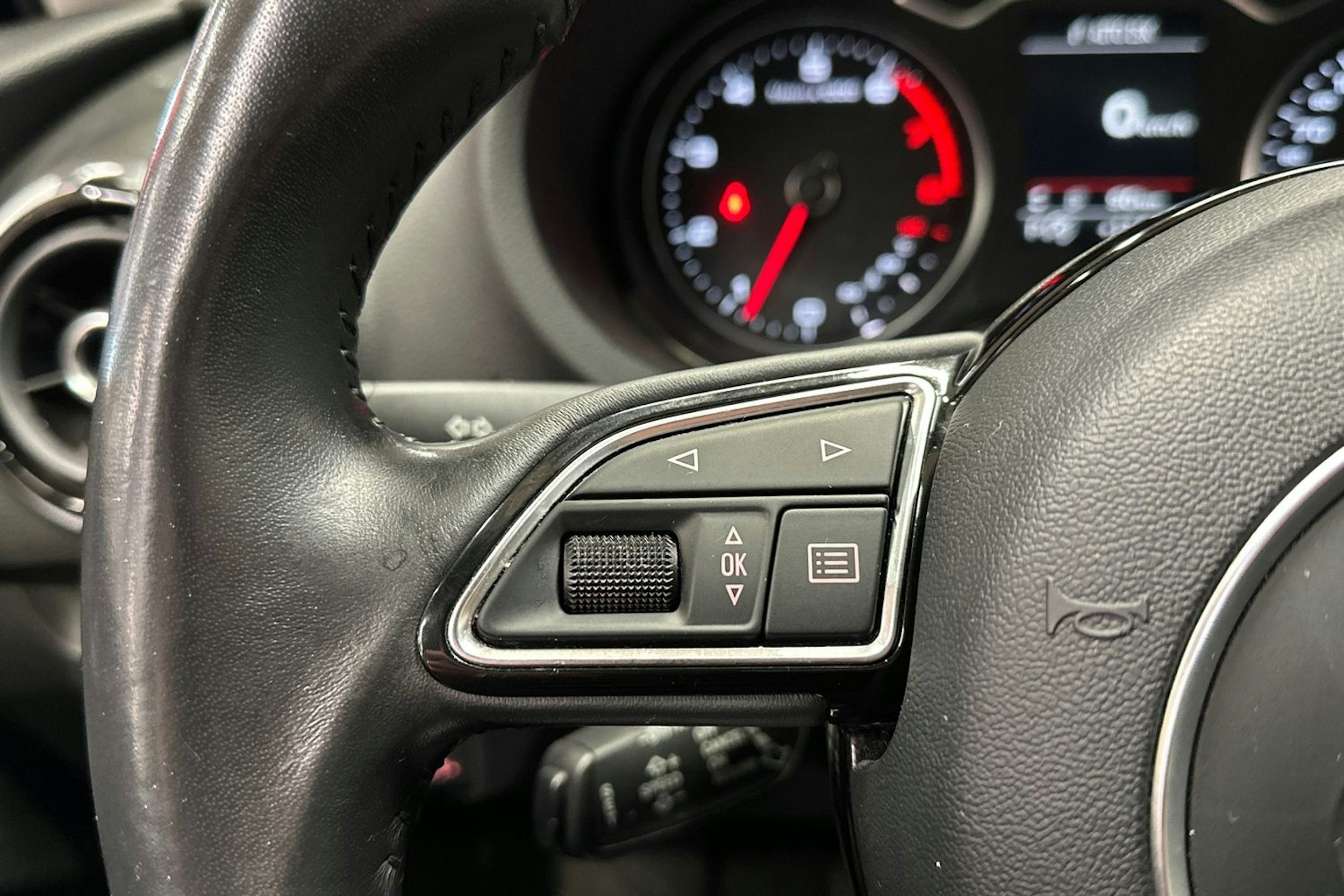 punainen Audi A3 2015 kuva 26.