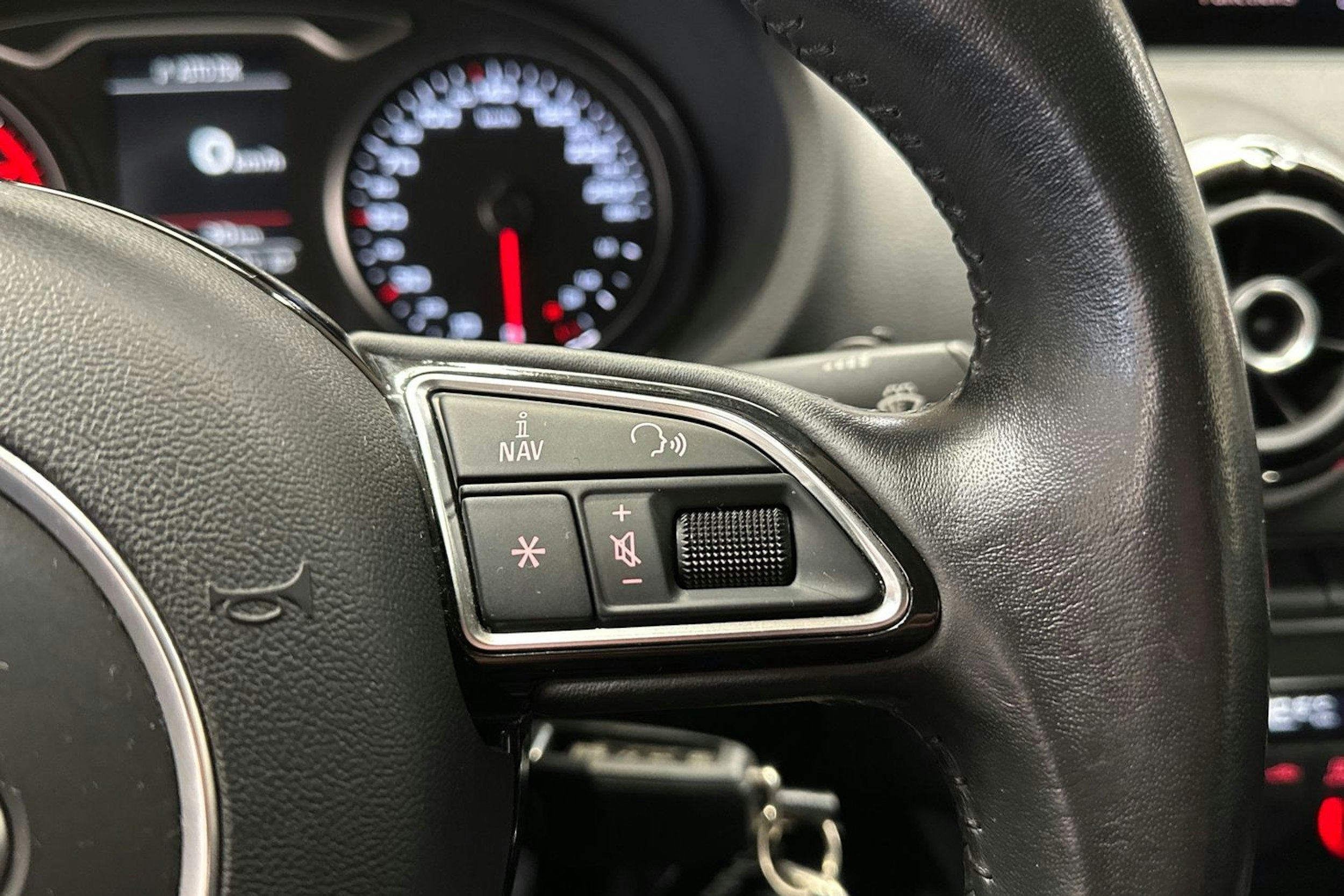 punainen Audi A3 2015 kuva 27.