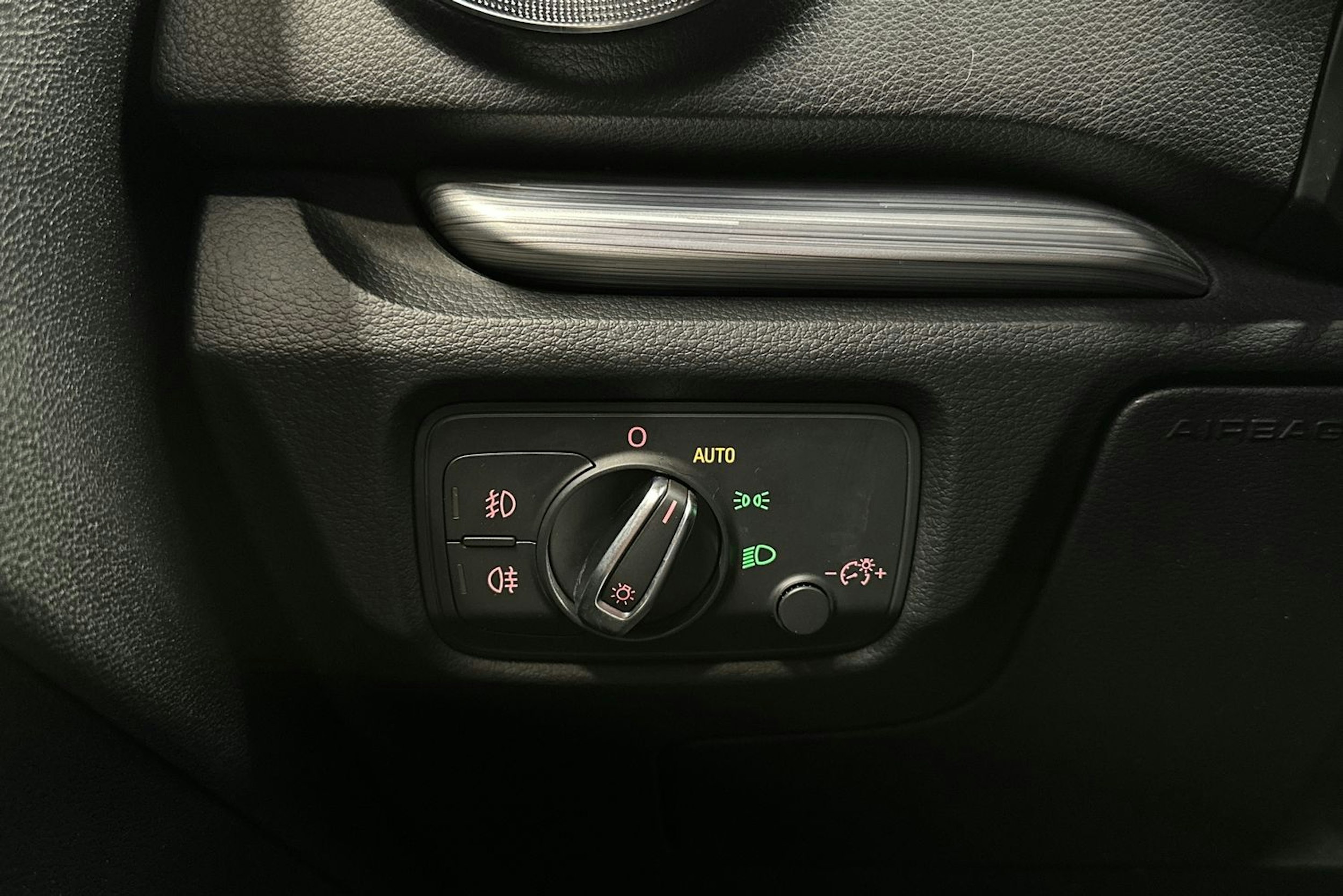 punainen Audi A3 2015 kuva 28.