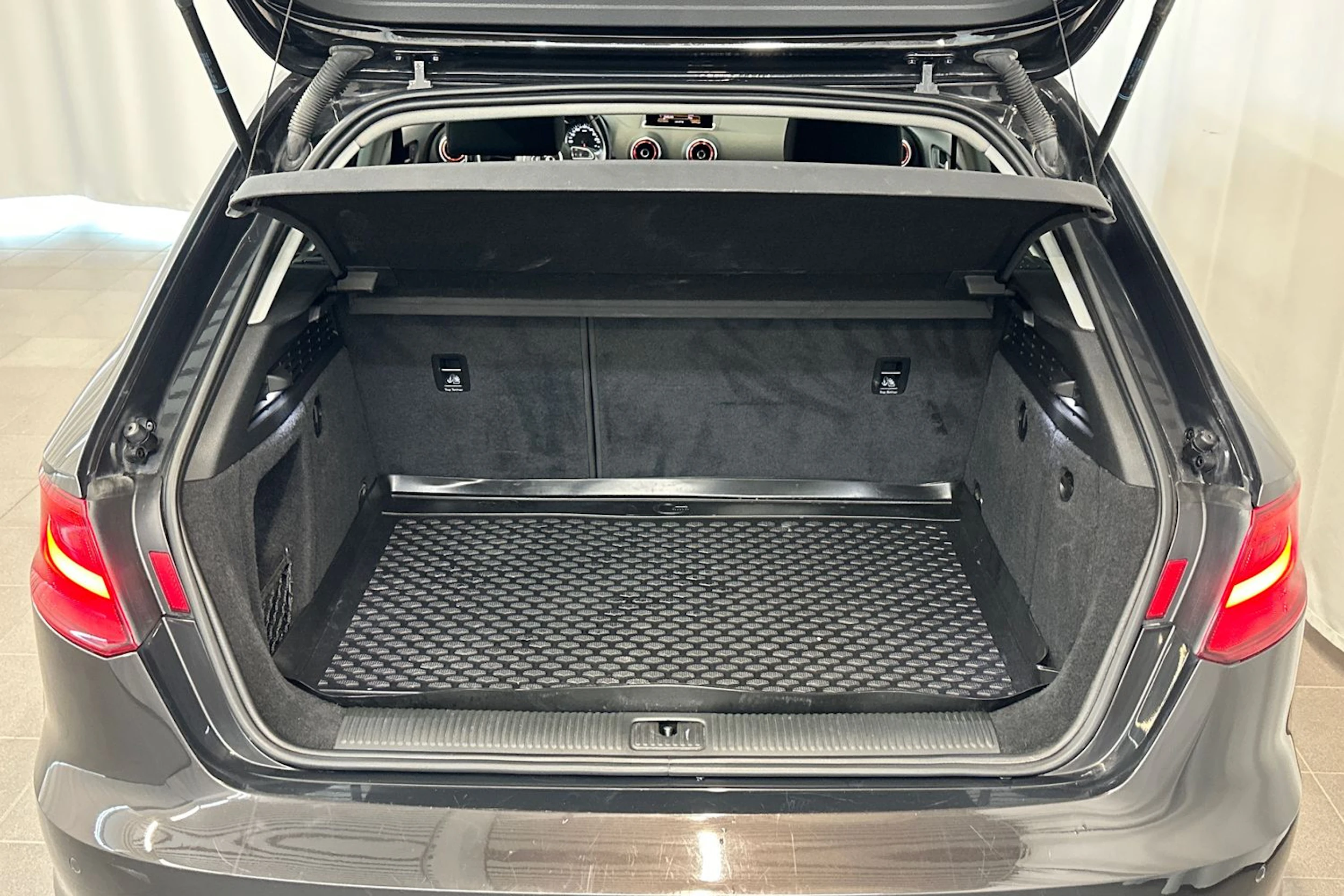 musta Audi A3 2015 kuva 13.