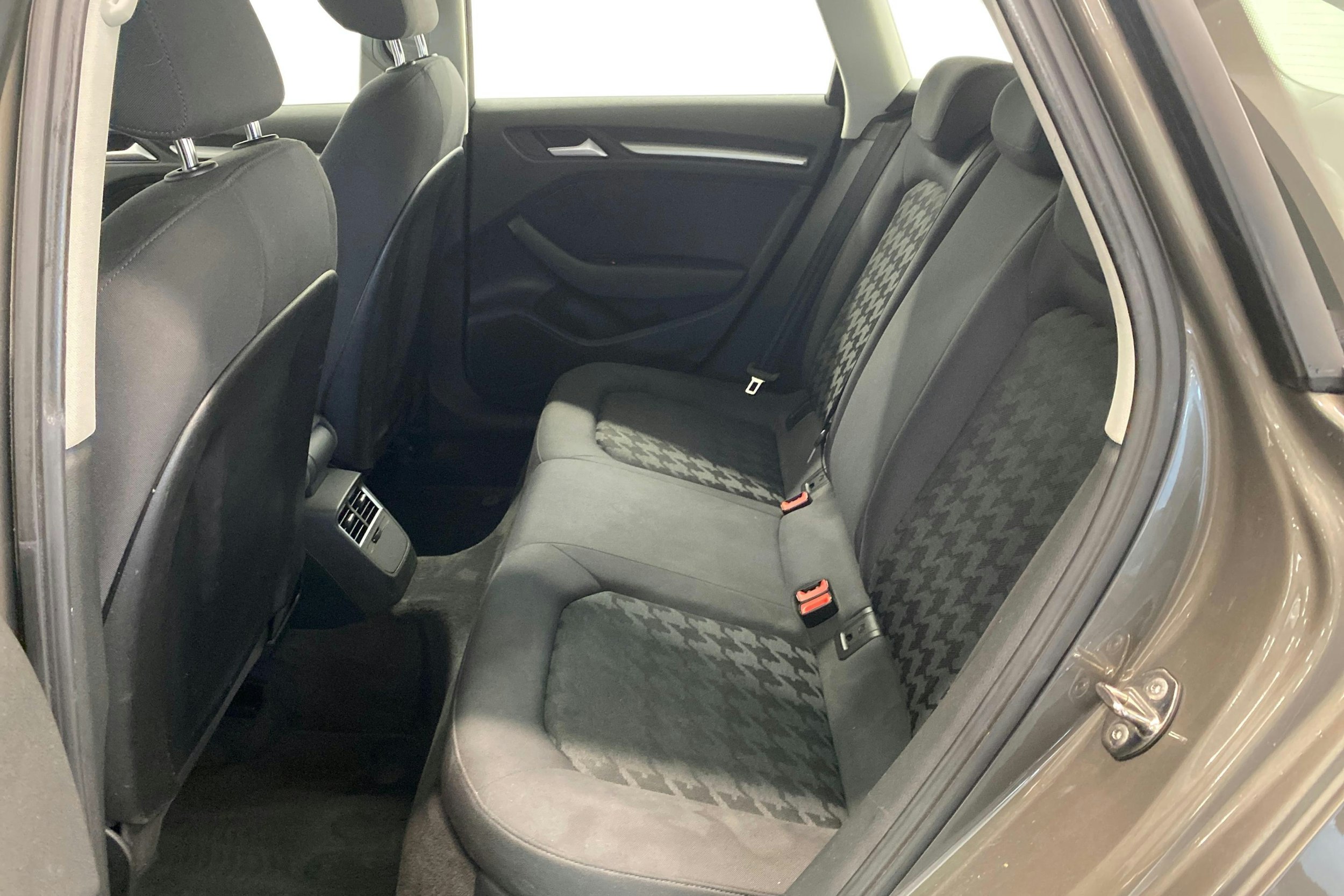 harmaa Audi A3 2015 kuva 13.