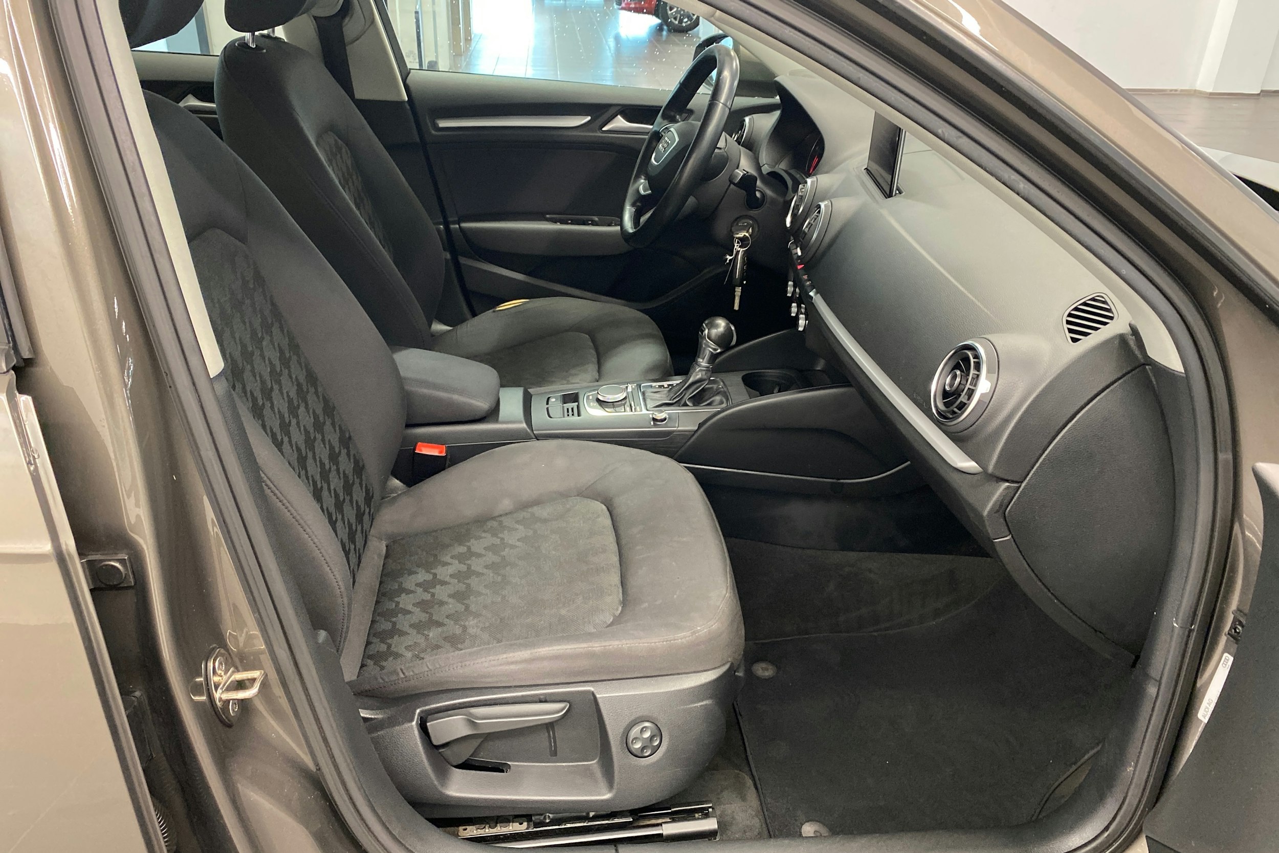 harmaa Audi A3 2015 kuva 25.