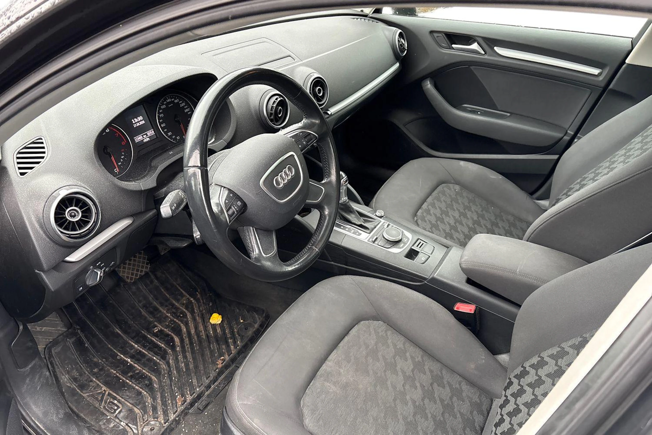 ruskea (beige) Audi A3 2015 kuva 3.