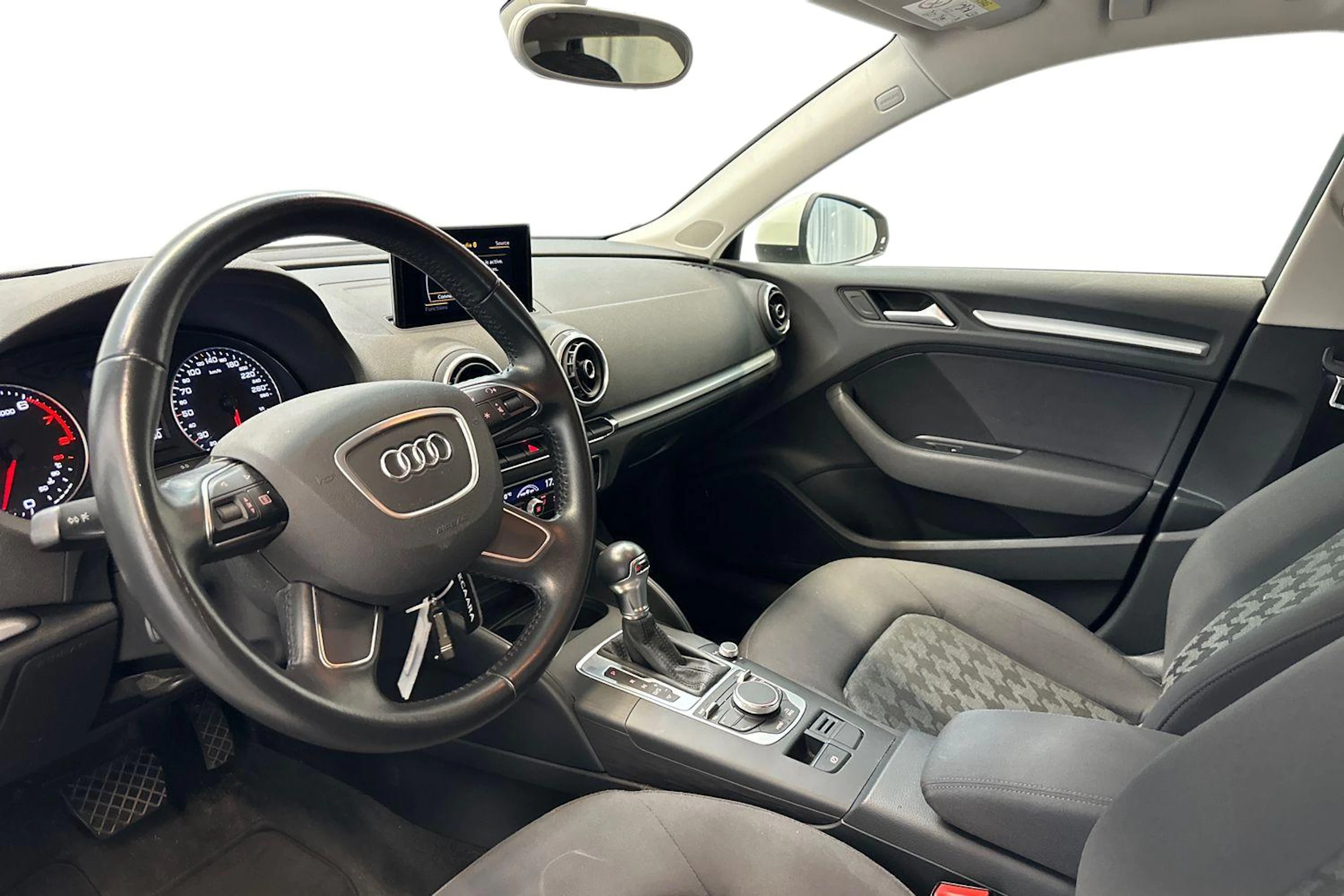 valkoinen Audi A3 2015 kuva 3.