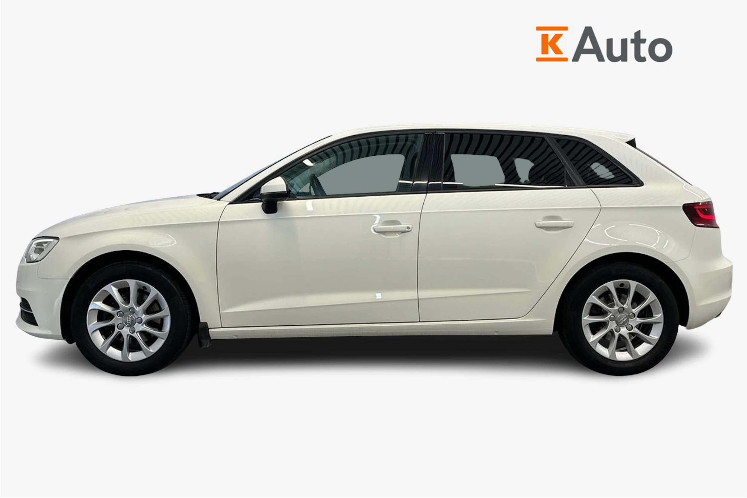 valkoinen Audi A3 2015 kuva 5.
