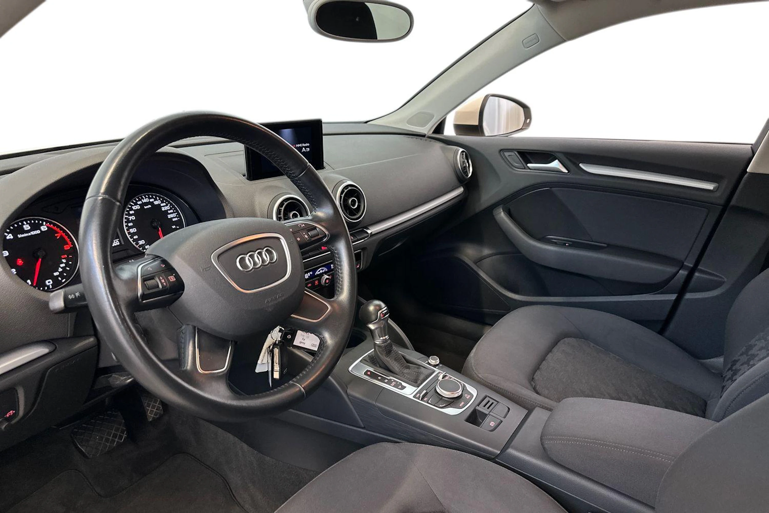 valkoinen Audi A3 2015 kuva 6.