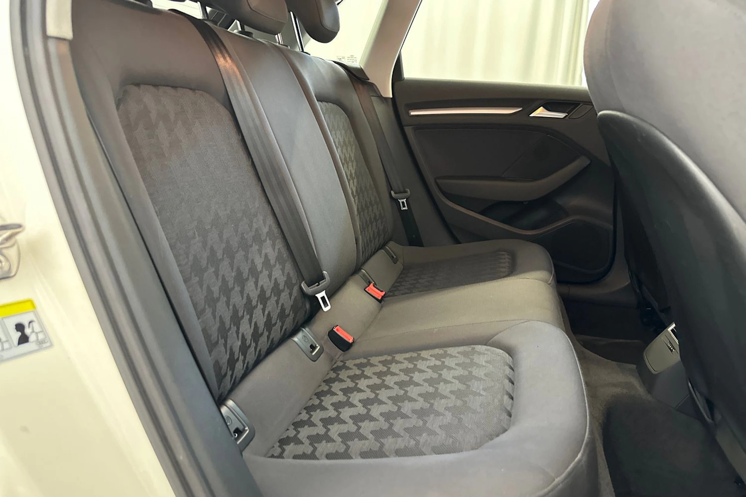 valkoinen Audi A3 2015 kuva 10.