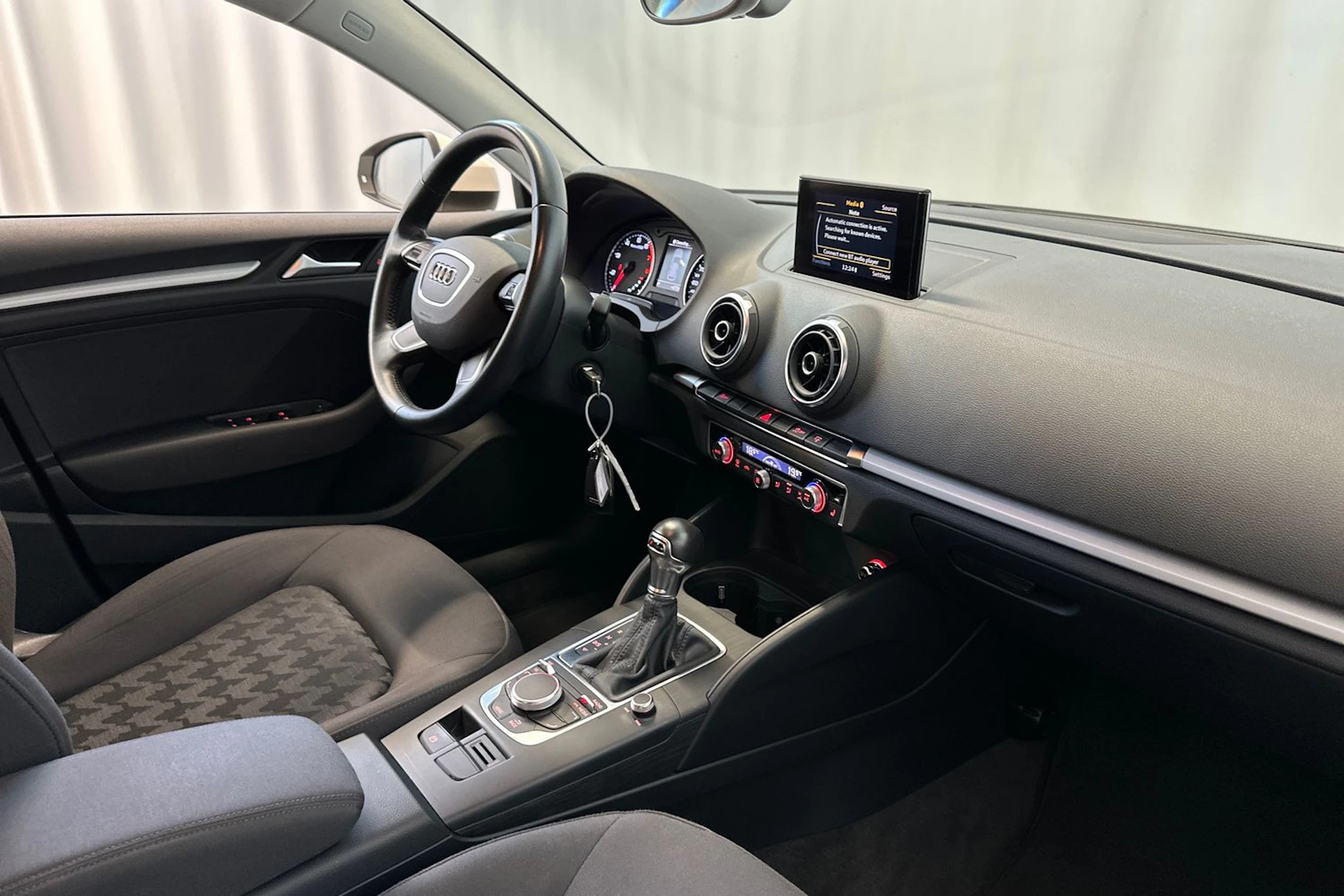 valkoinen Audi A3 2015 kuva 12.