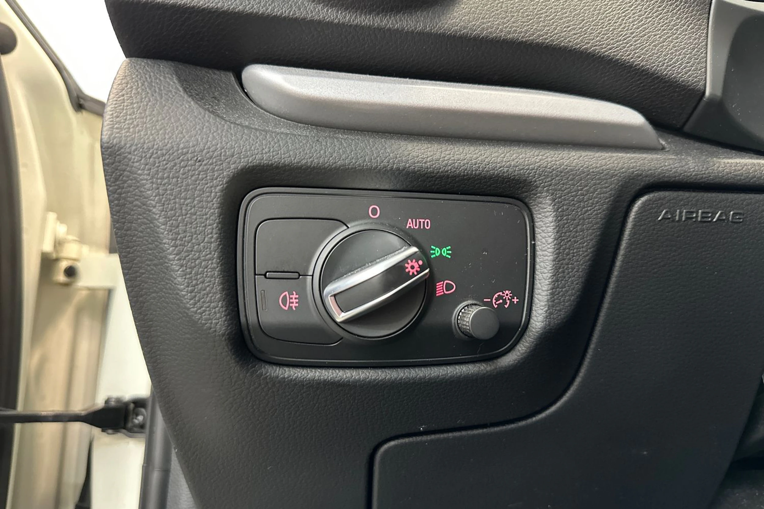 valkoinen Audi A3 2015 kuva 15.