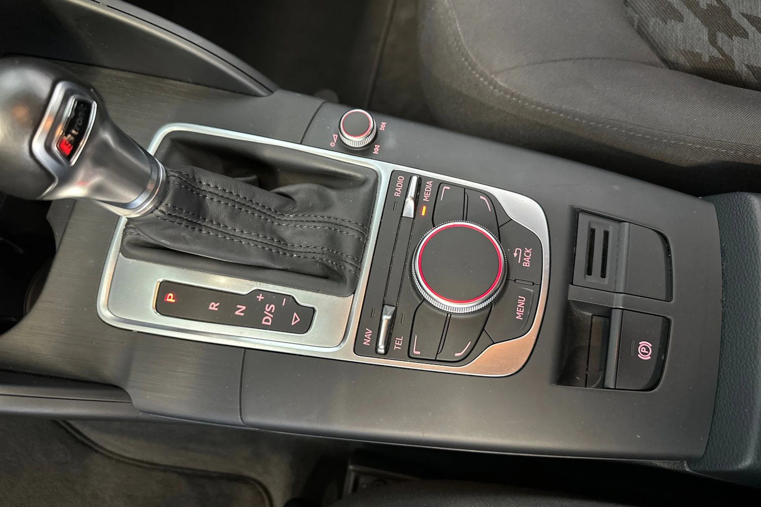 valkoinen Audi A3 2015 kuva 20.