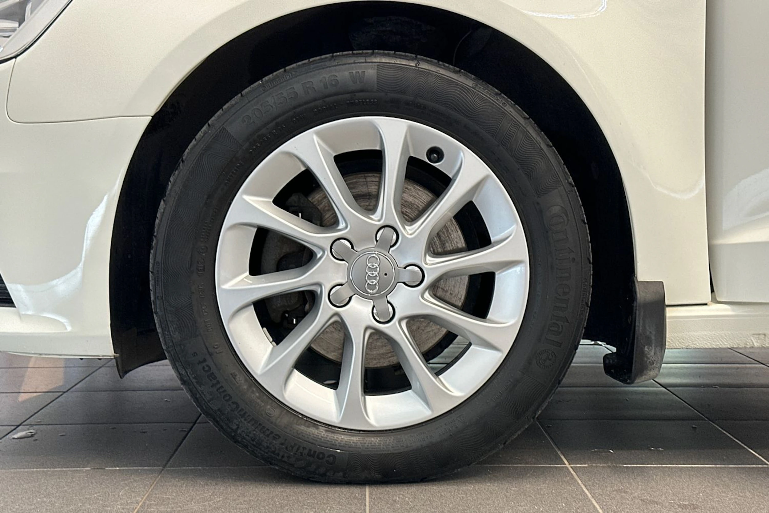 valkoinen Audi A3 2015 kuva 24.