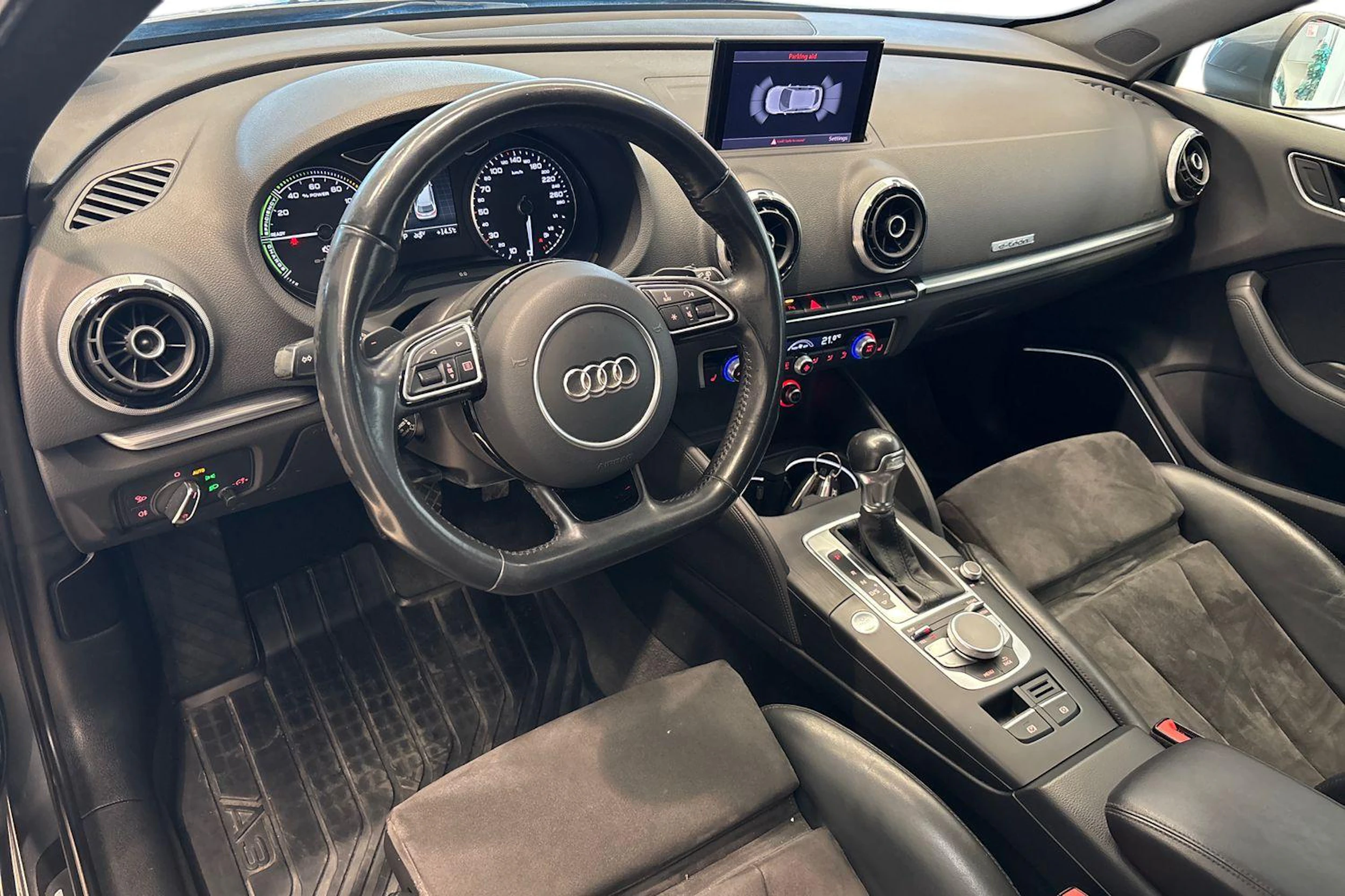 Harmaa Audi A3 2015 kuva 6.