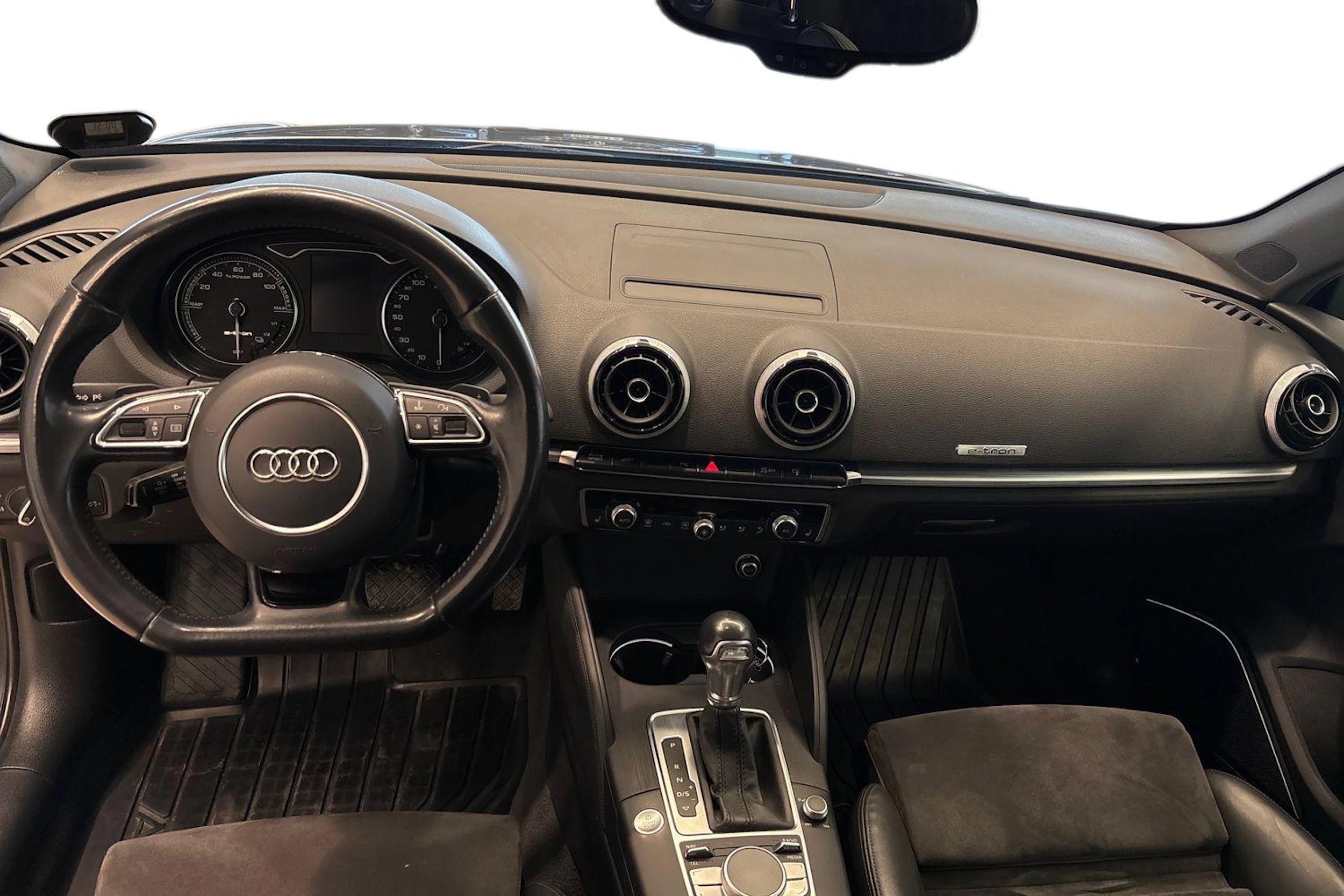 Harmaa Audi A3 2015 kuva 7.