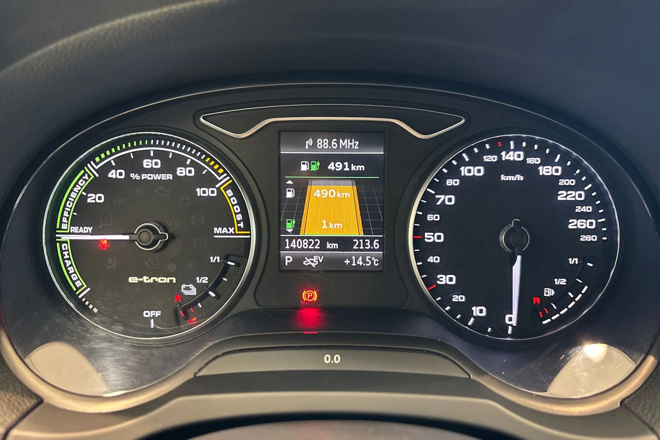 Harmaa Audi A3 2015 kuva 13.