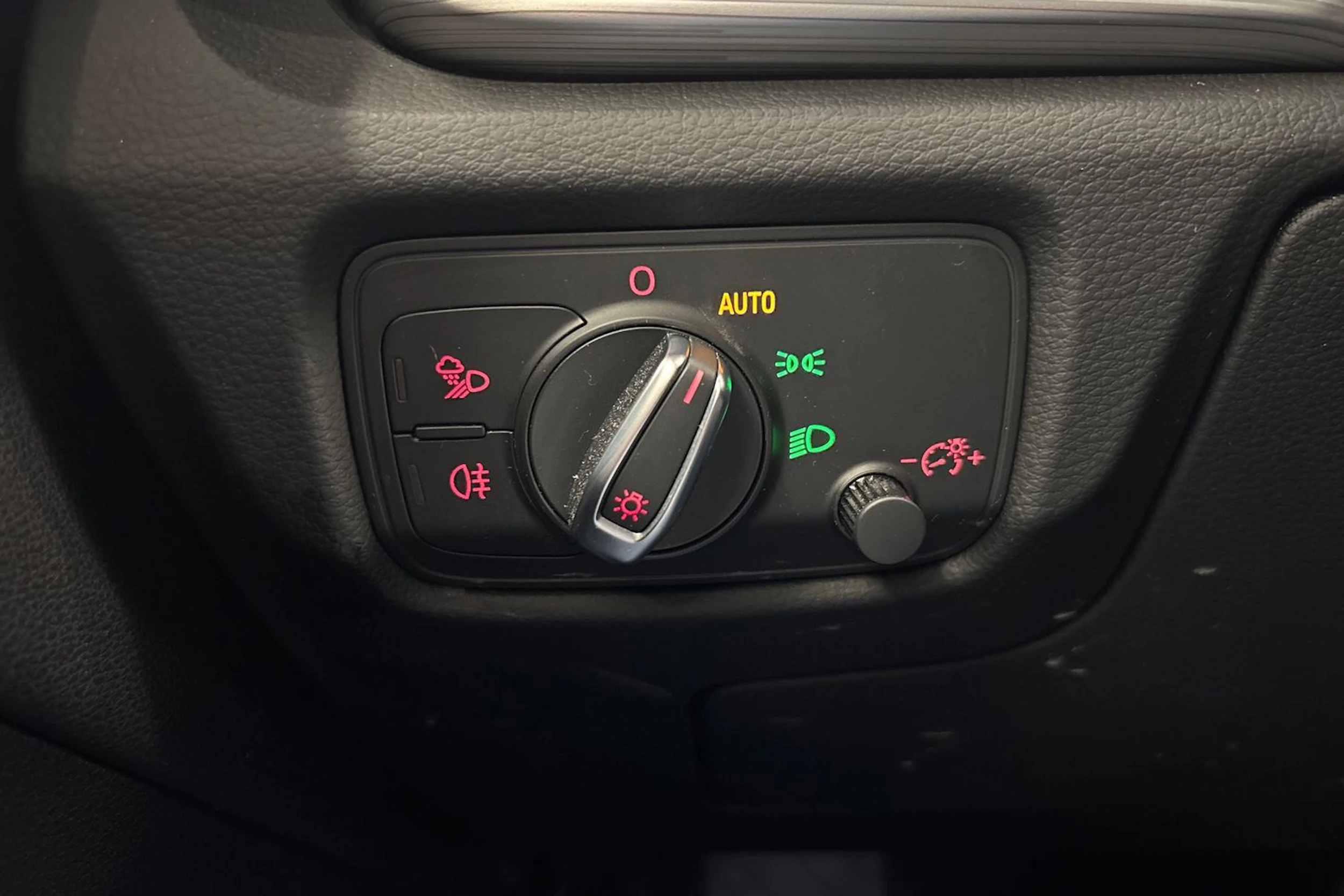 Harmaa Audi A3 2015 kuva 17.