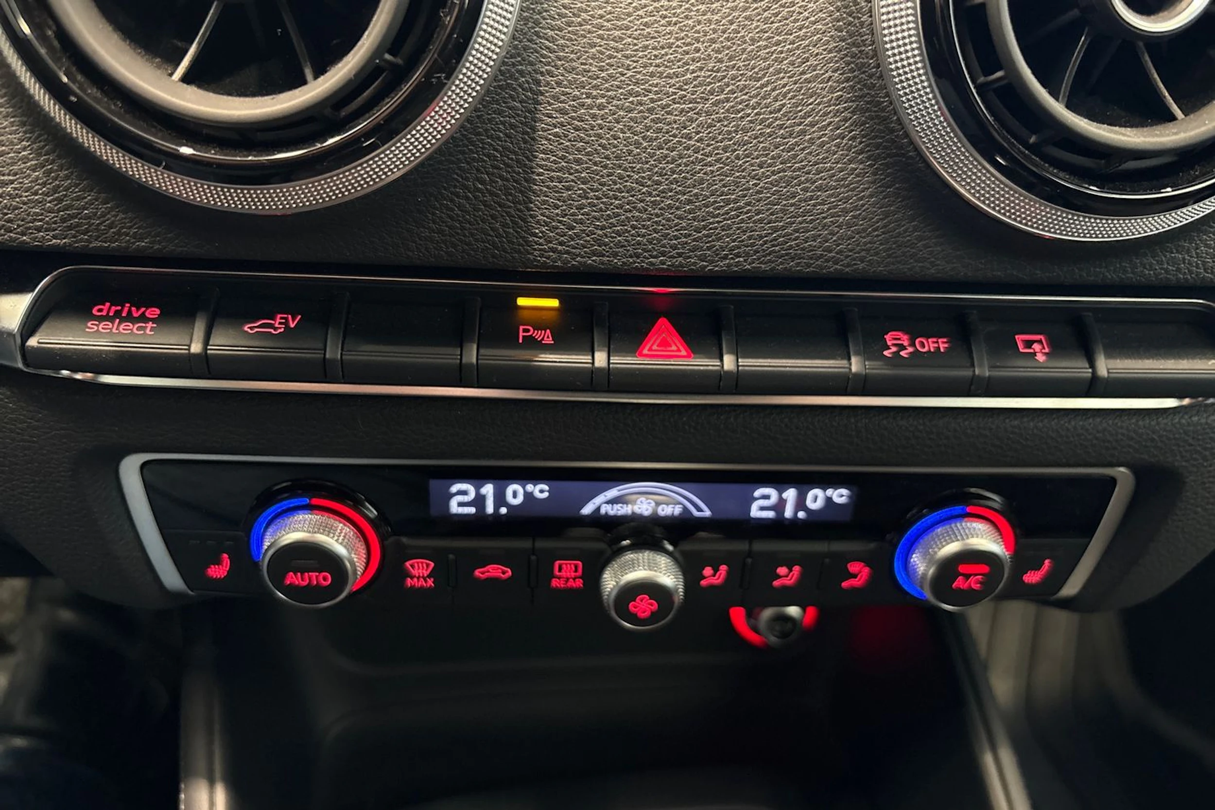 Harmaa Audi A3 2015 kuva 24.