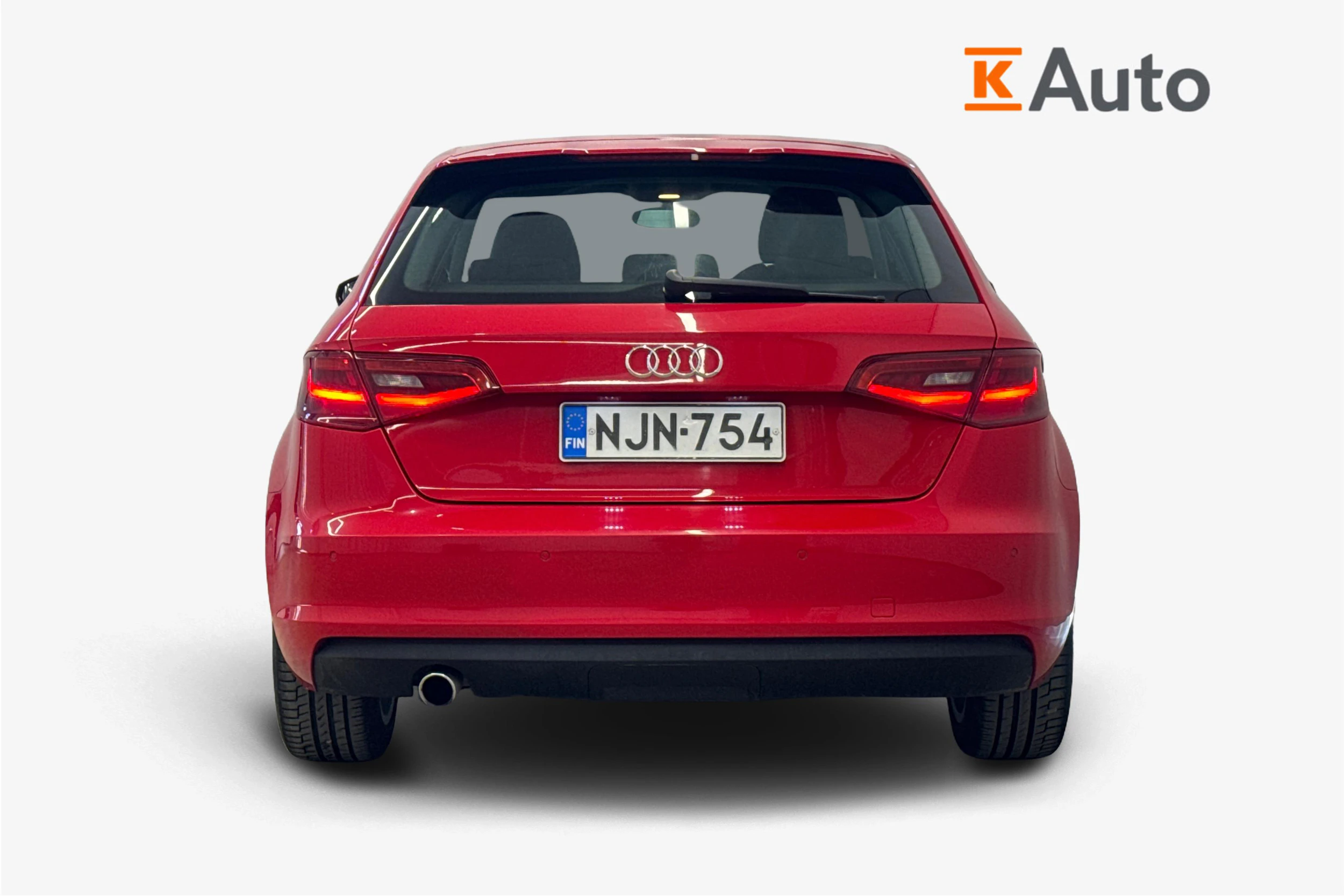 punainen Audi A3 2015 kuva 4.