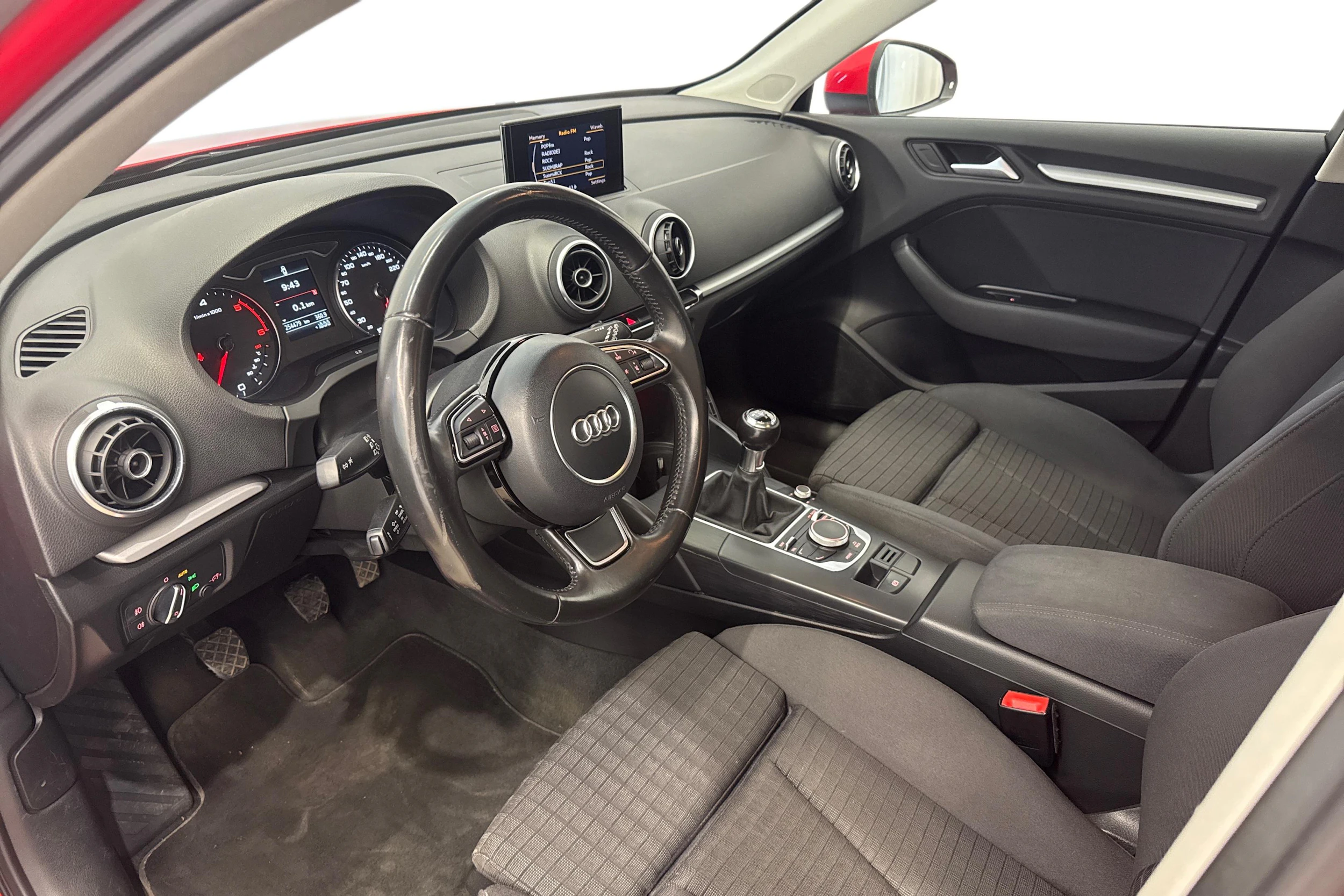 punainen Audi A3 2015 kuva 8.