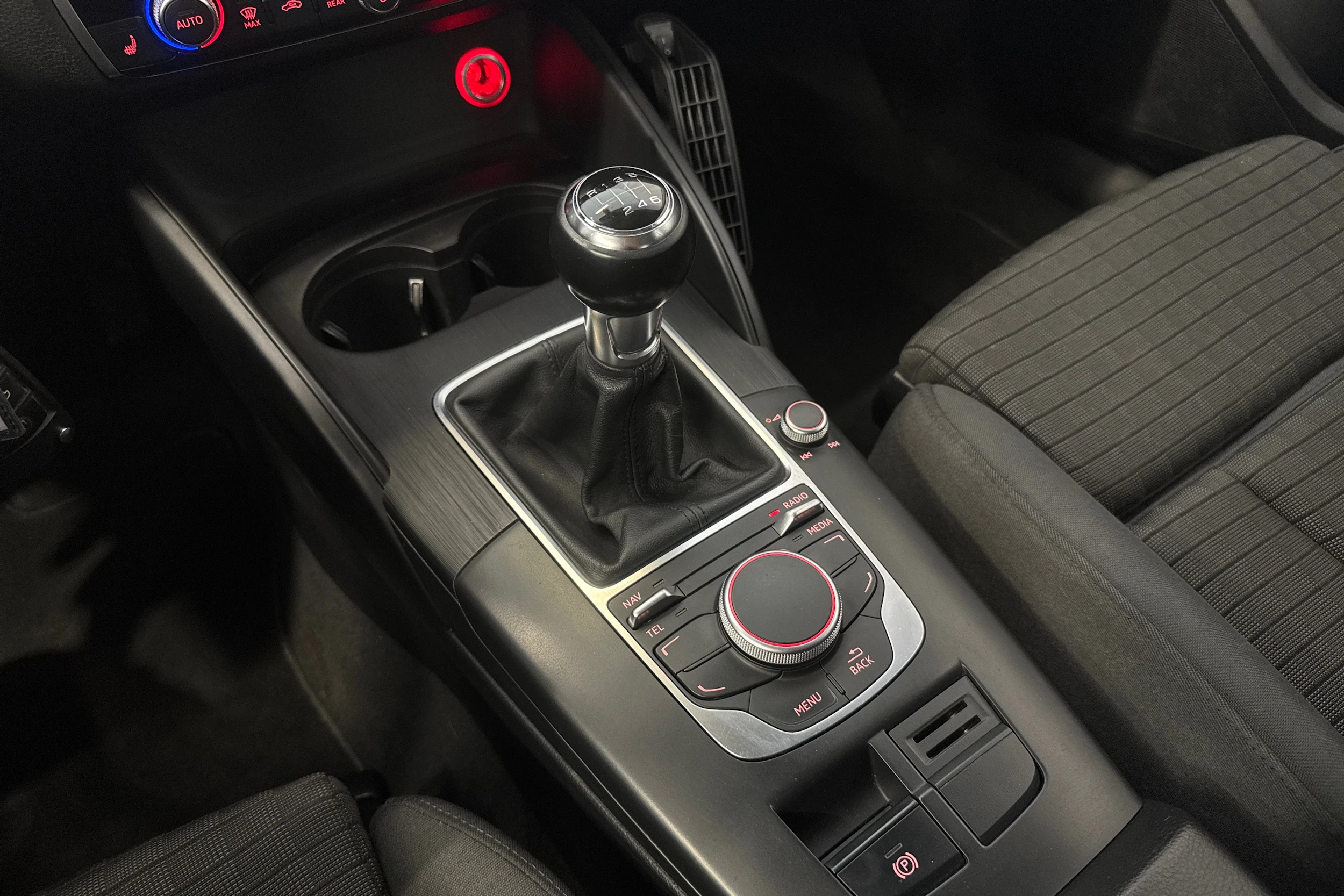 punainen Audi A3 2015 kuva 19.
