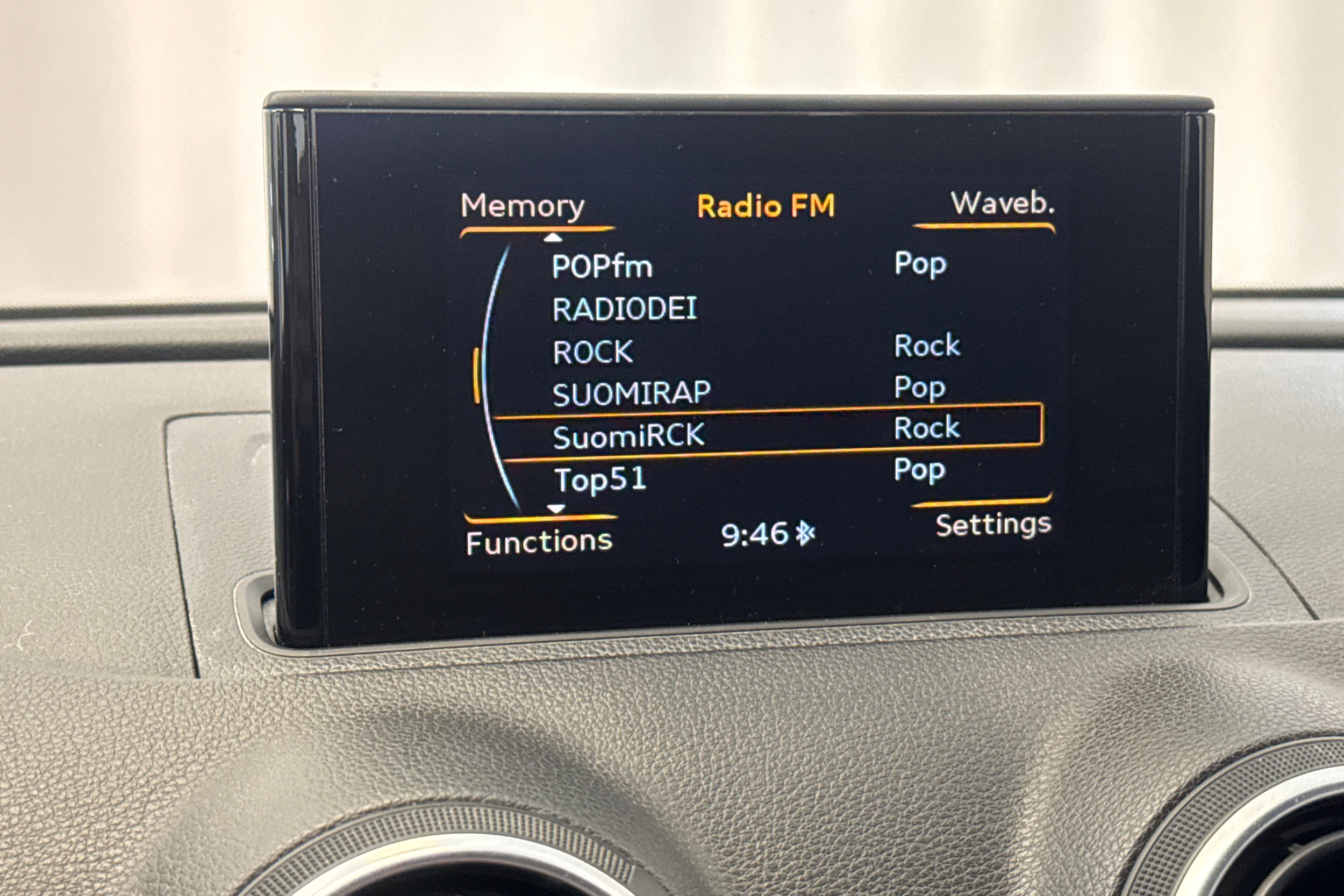 punainen Audi A3 2015 kuva 21.