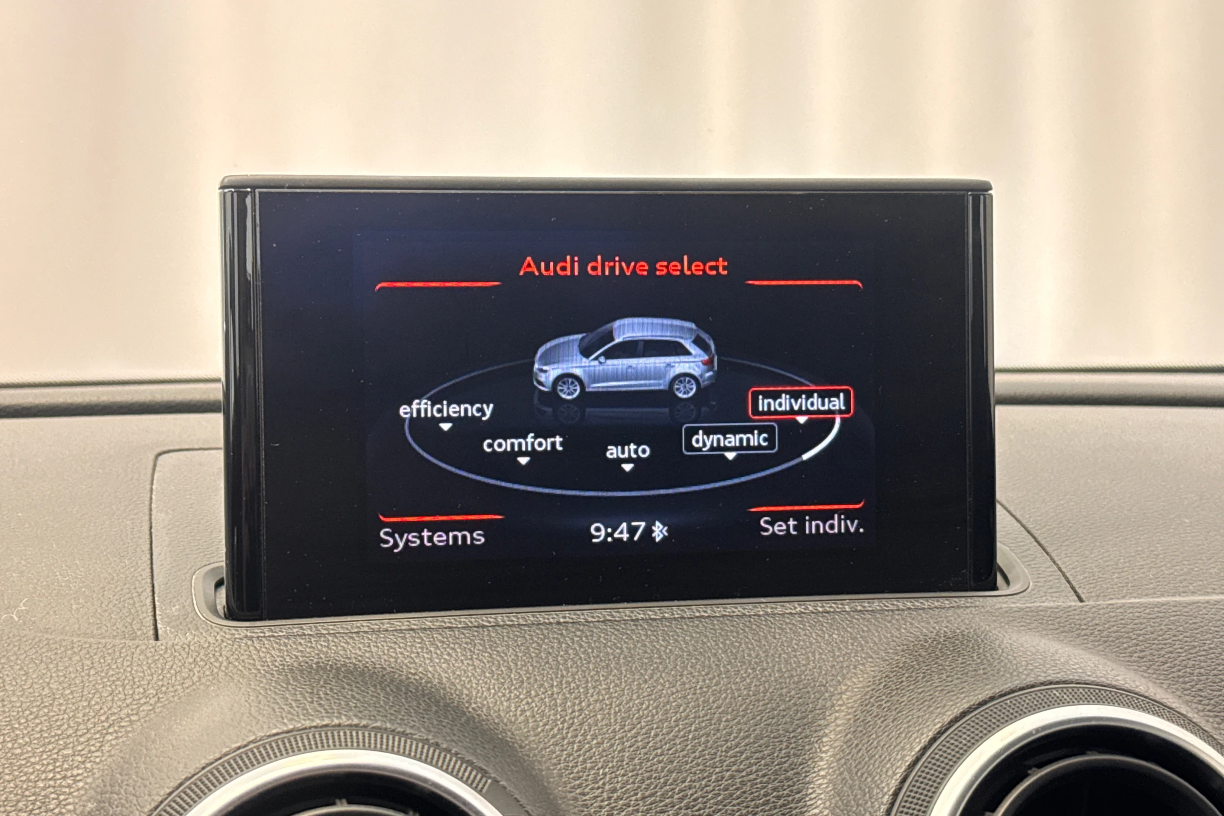 punainen Audi A3 2015 kuva 23.