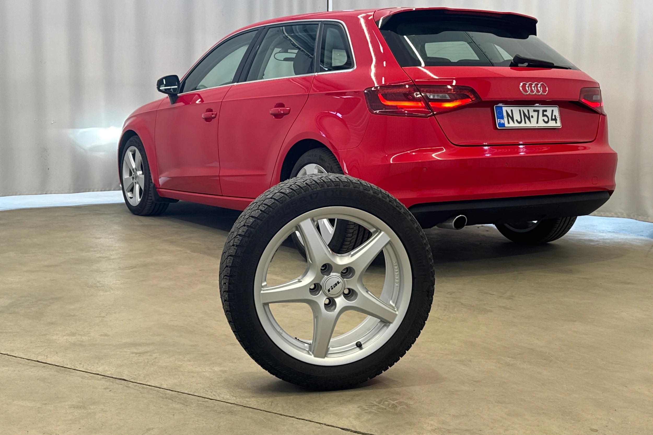 punainen Audi A3 2015 kuva 28.