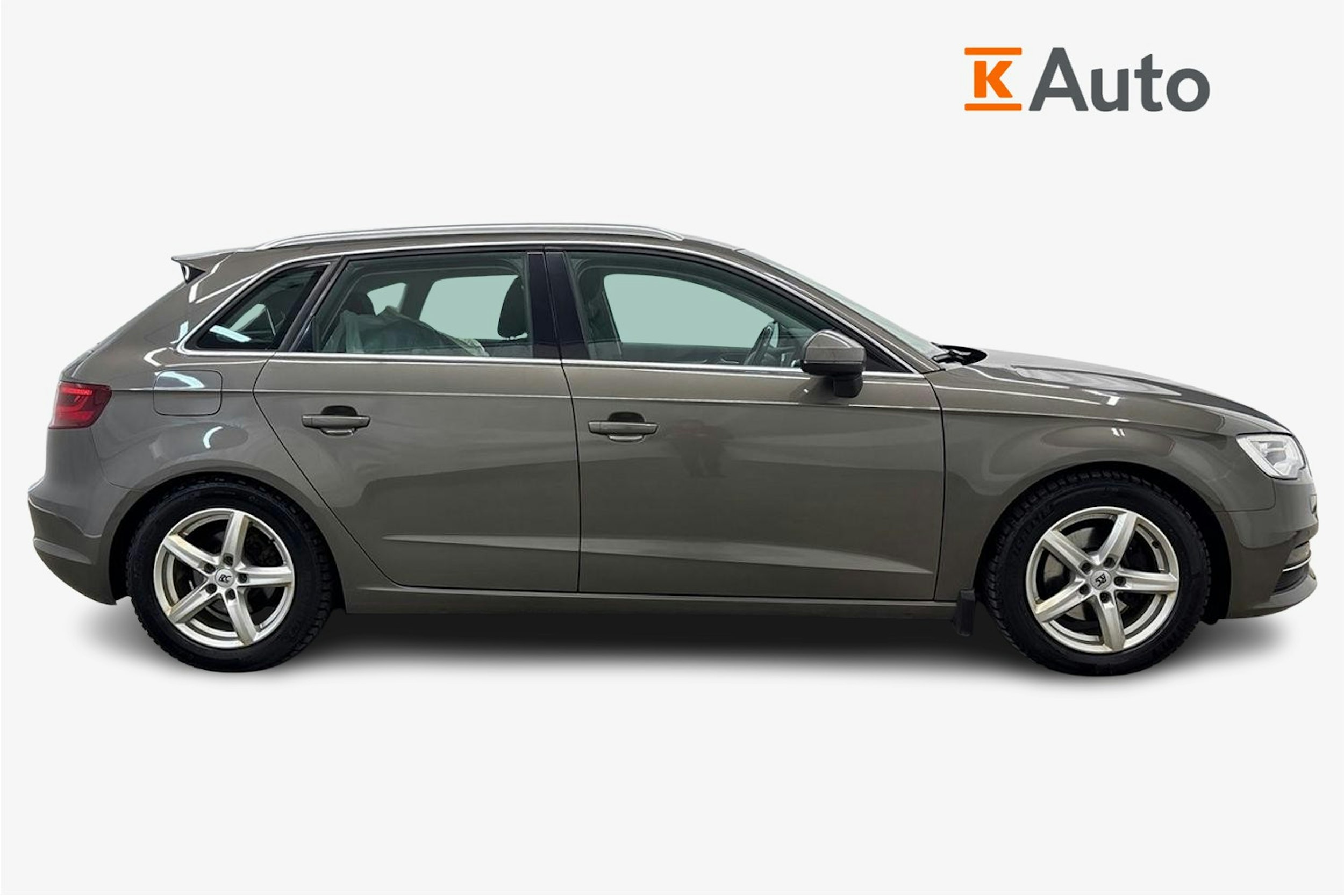 Harmaa Audi A3 2015 kuva 5.