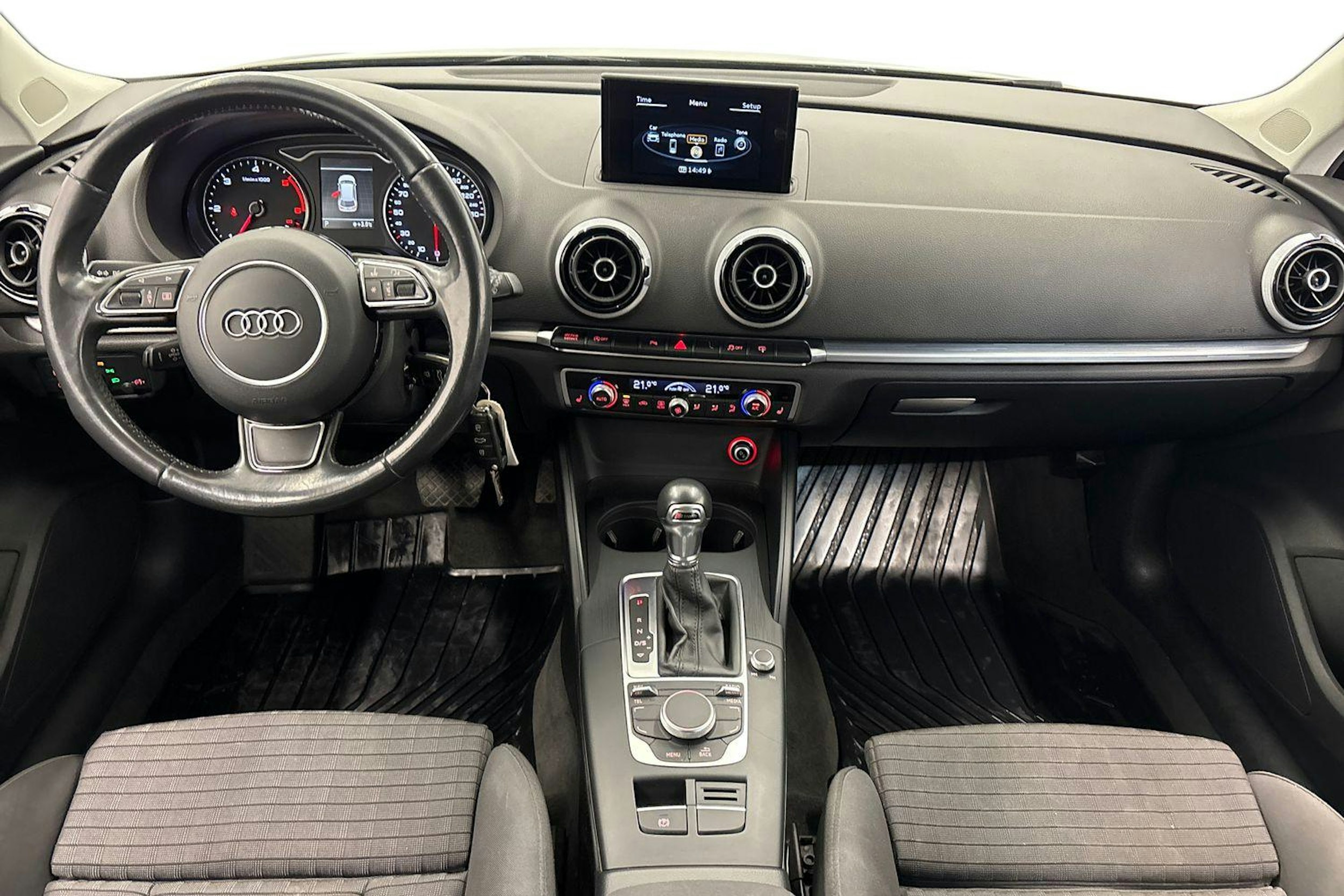 Harmaa Audi A3 2015 kuva 7.