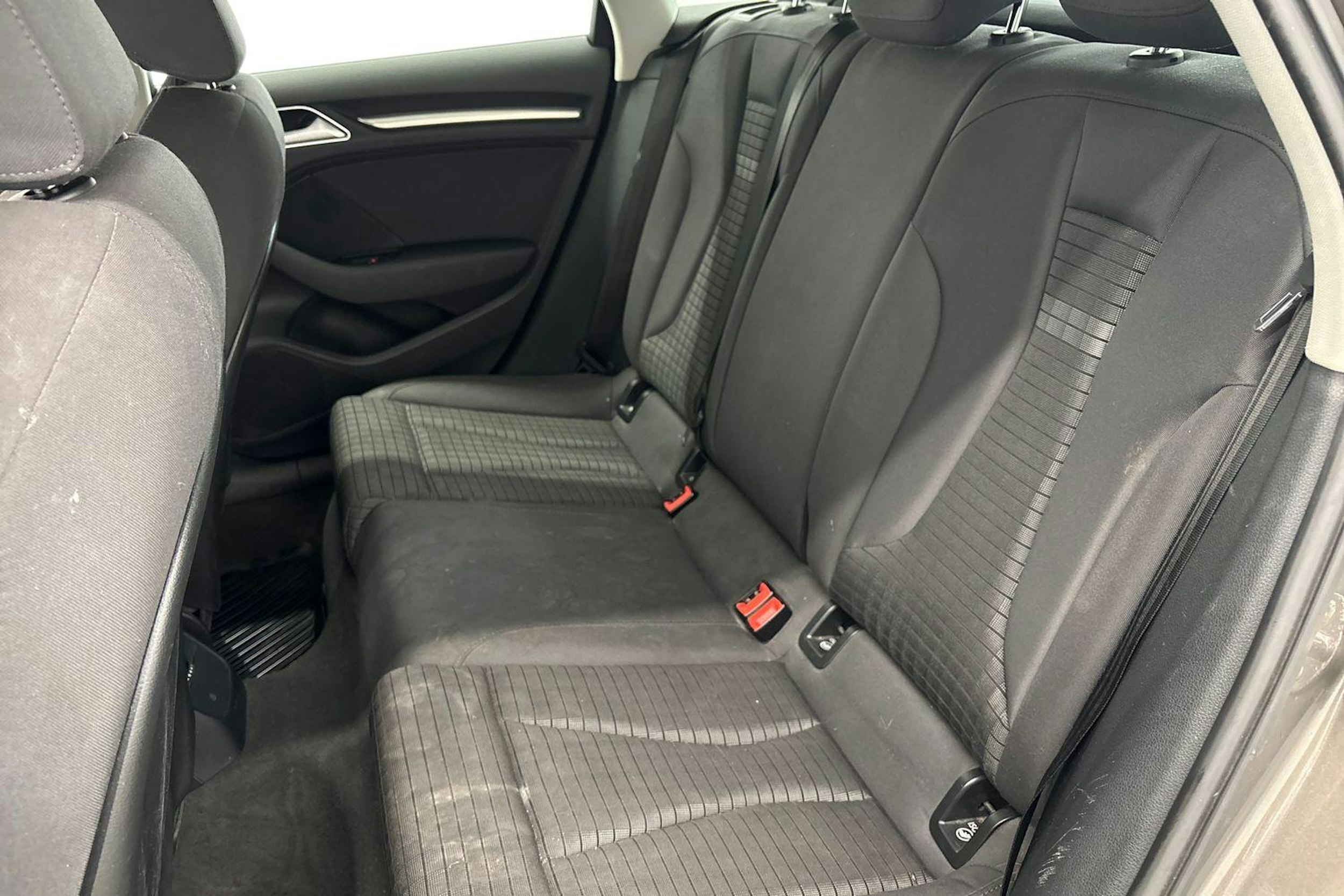 Harmaa Audi A3 2015 kuva 8.