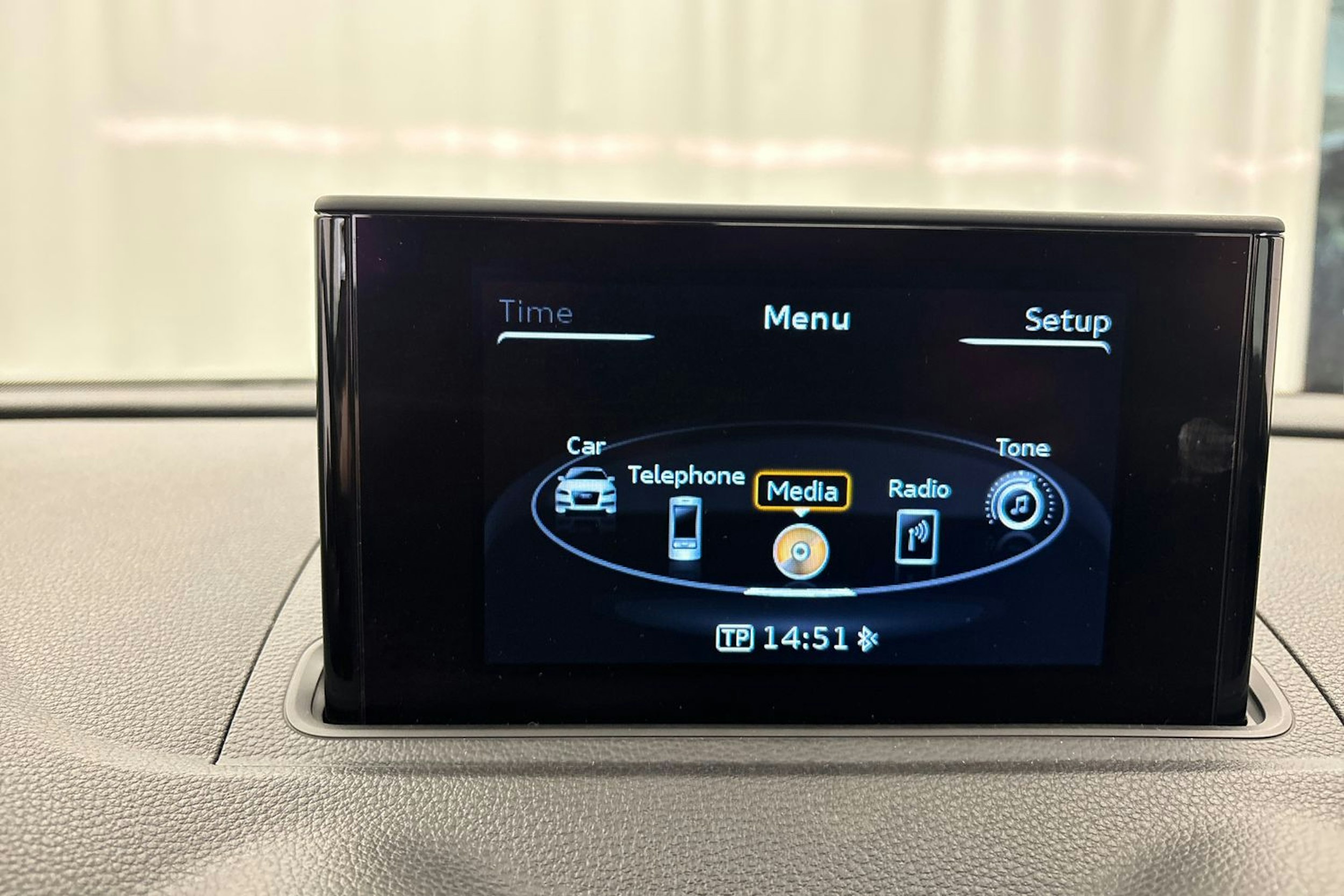 Harmaa Audi A3 2015 kuva 12.