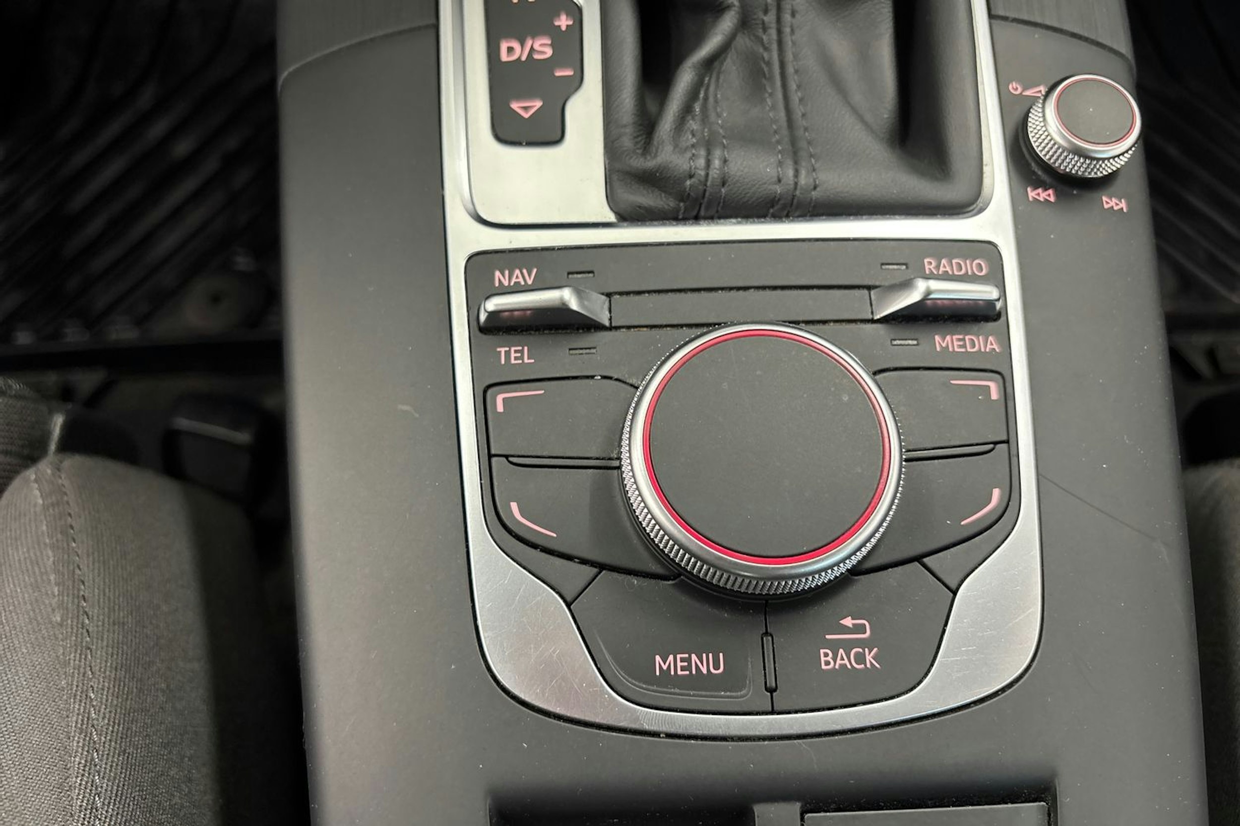 Harmaa Audi A3 2015 kuva 13.