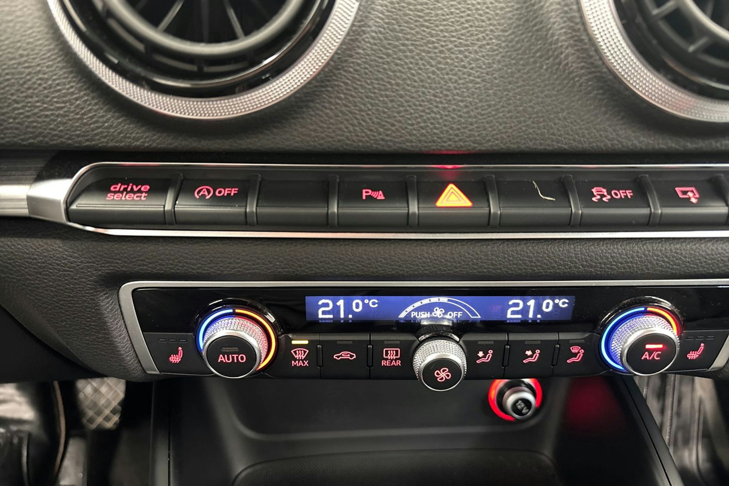 Harmaa Audi A3 2015 kuva 14.