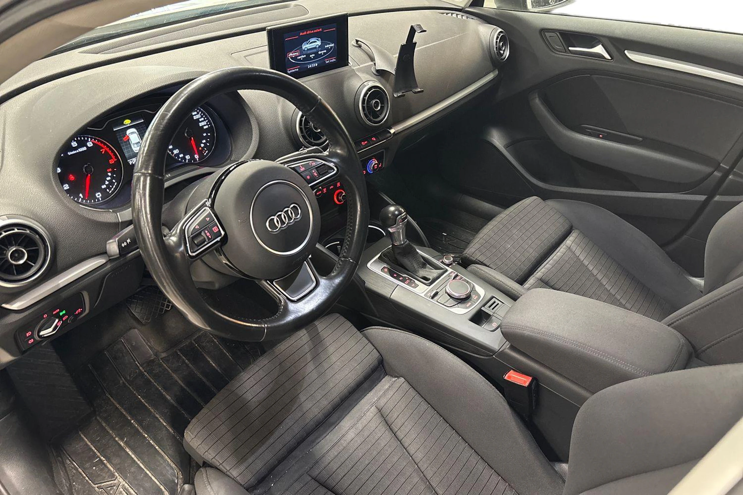 valkoinen Audi A3 2015 kuva 3.
