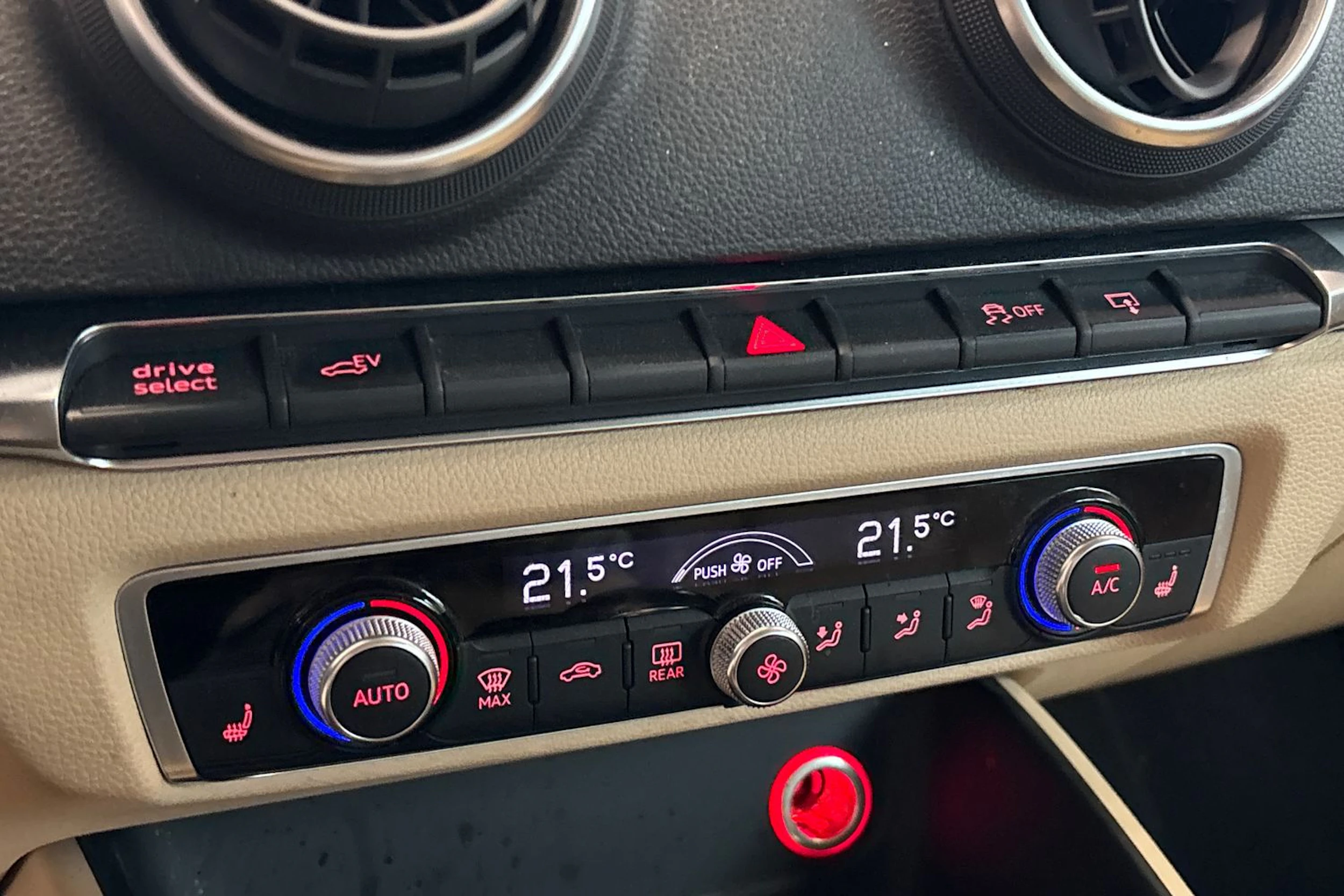 punainen Audi A3 2015 kuva 7.