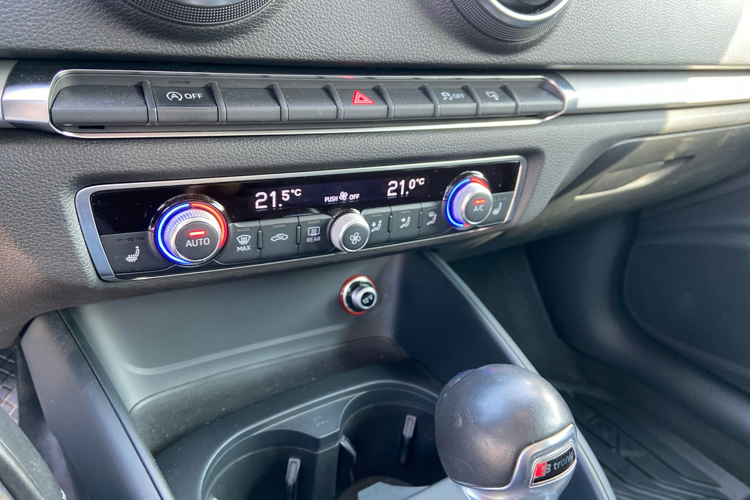 valkoinen Audi A3 2015 kuva 14.