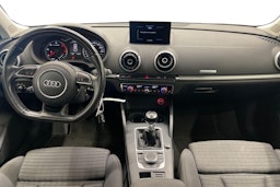 Harmaa Audi A3 2015 kuva 9.