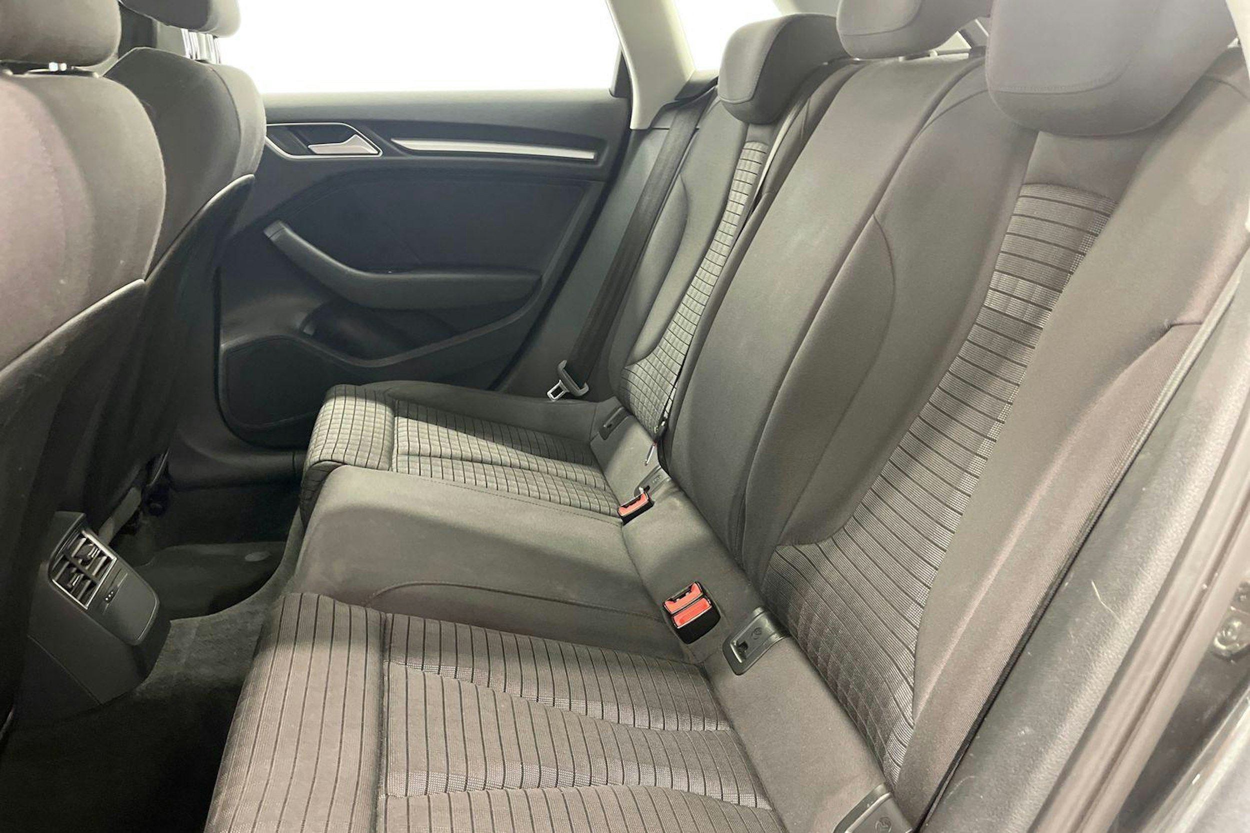 Harmaa Audi A3 2015 kuva 10.