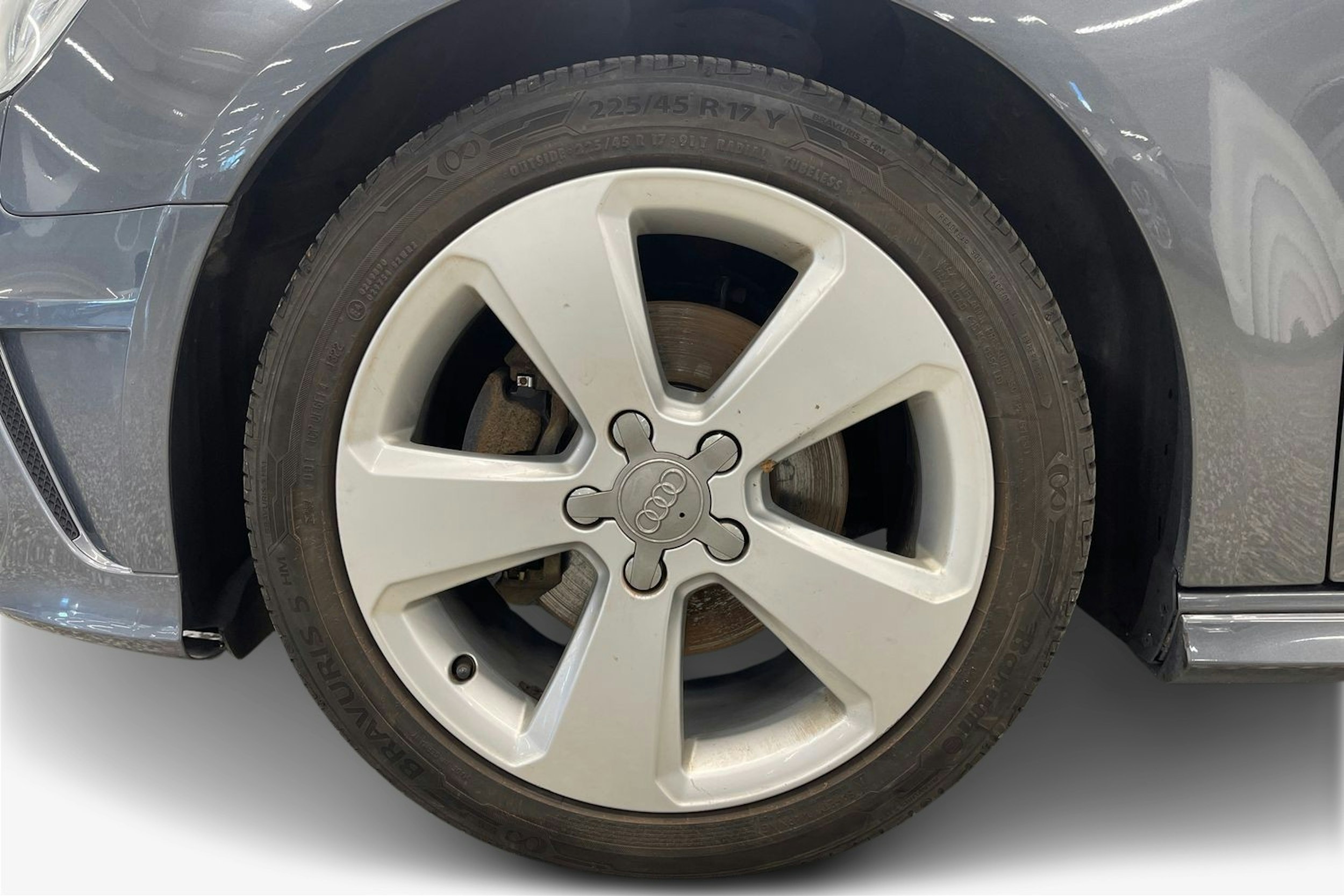 Harmaa Audi A3 2015 kuva 11.
