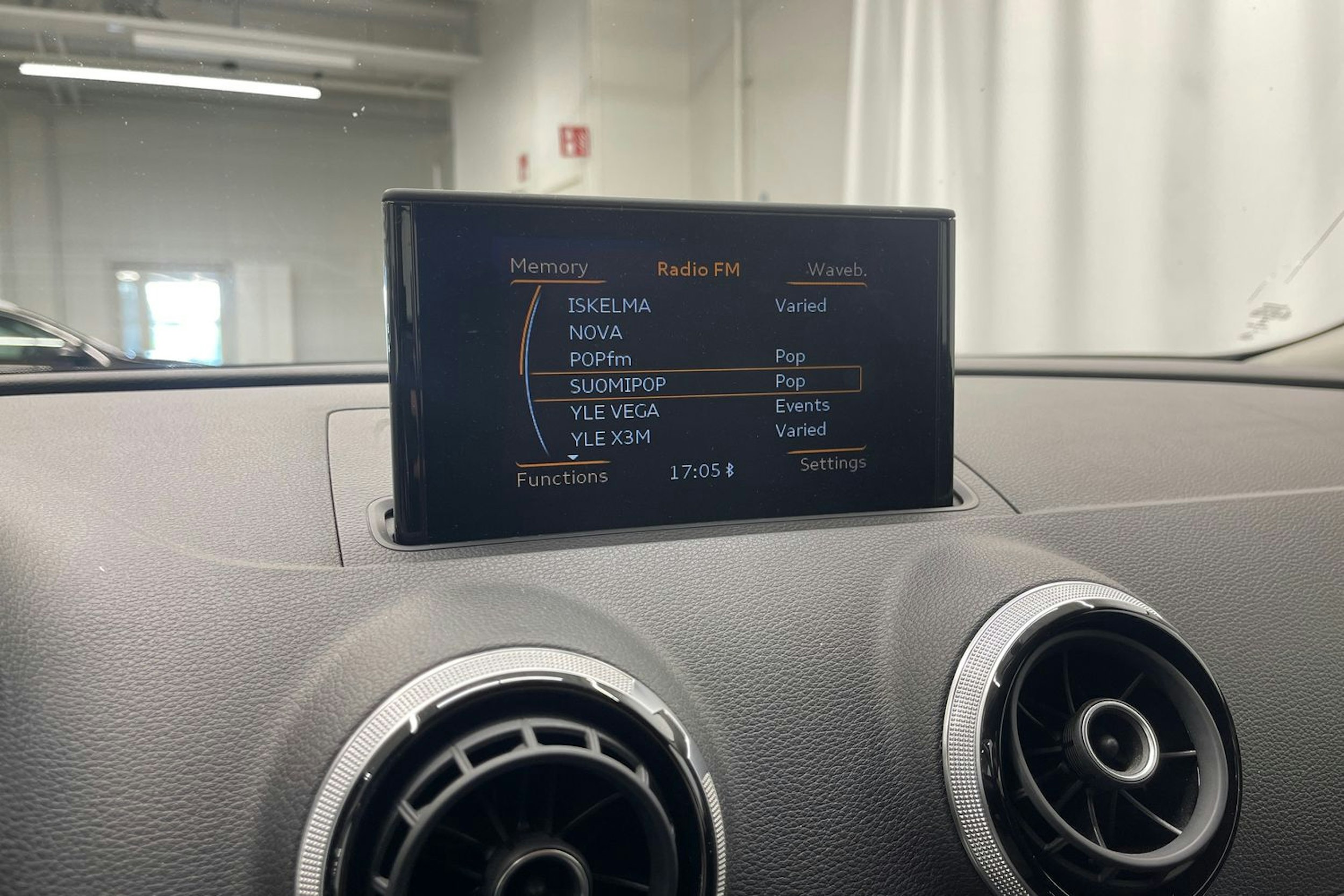 Harmaa Audi A3 2015 kuva 22.