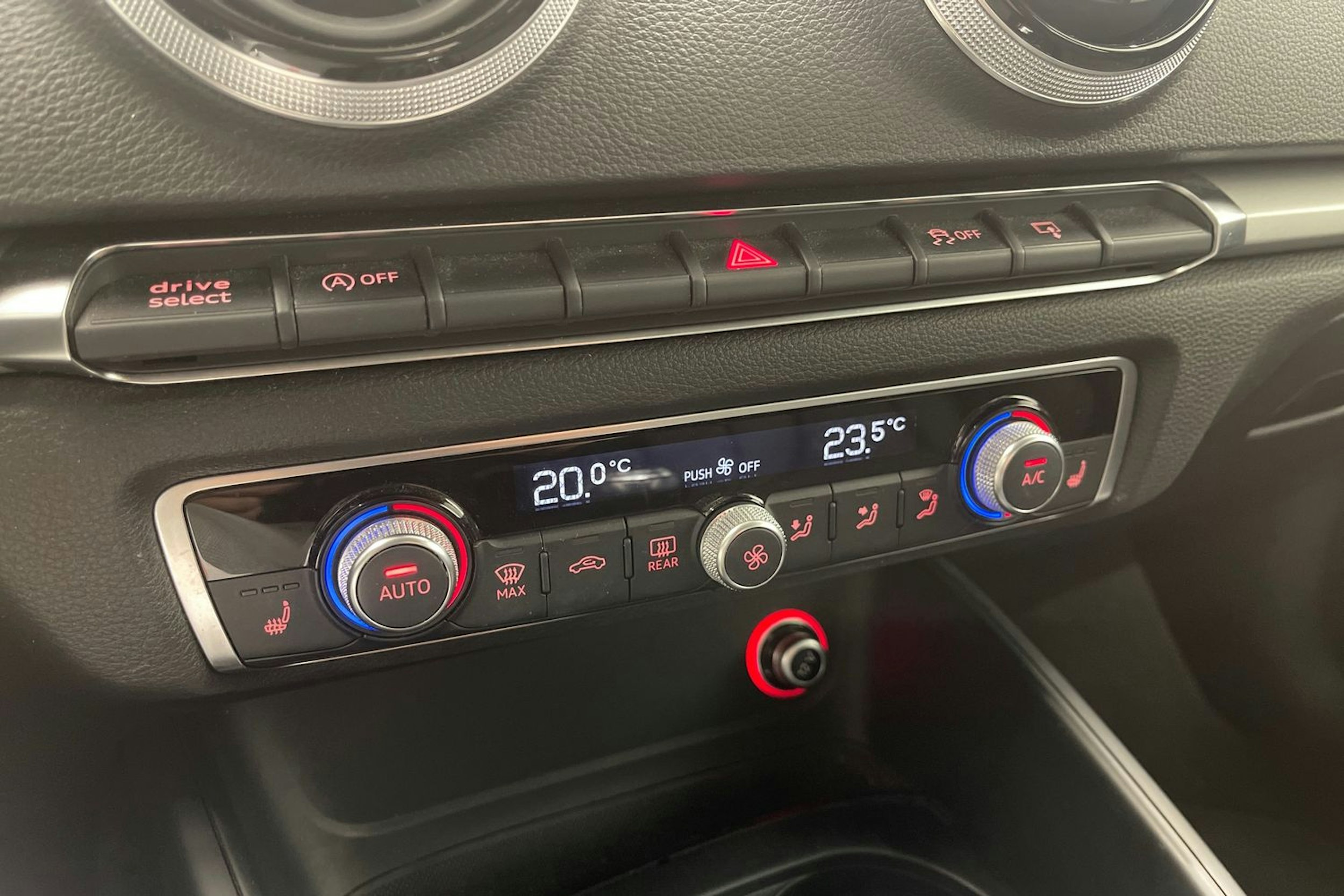 Harmaa Audi A3 2015 kuva 24.
