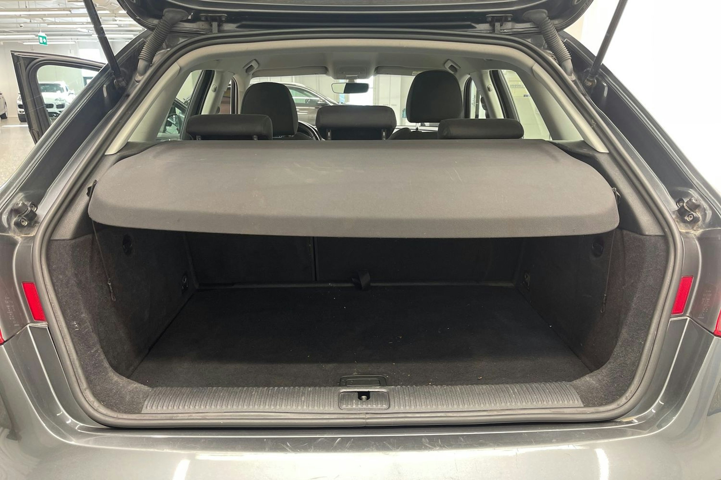 Harmaa Audi A3 2015 kuva 27.