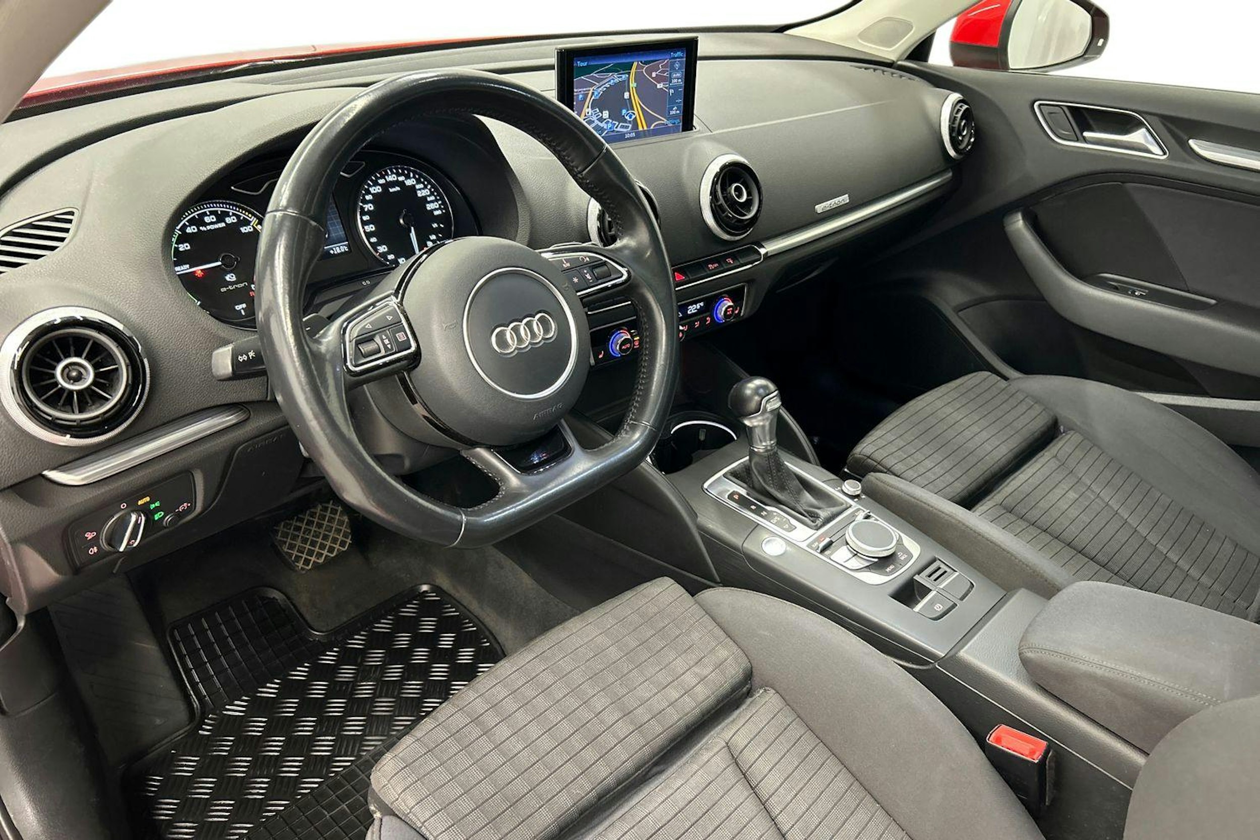punainen Audi A3 2015 kuva 7.