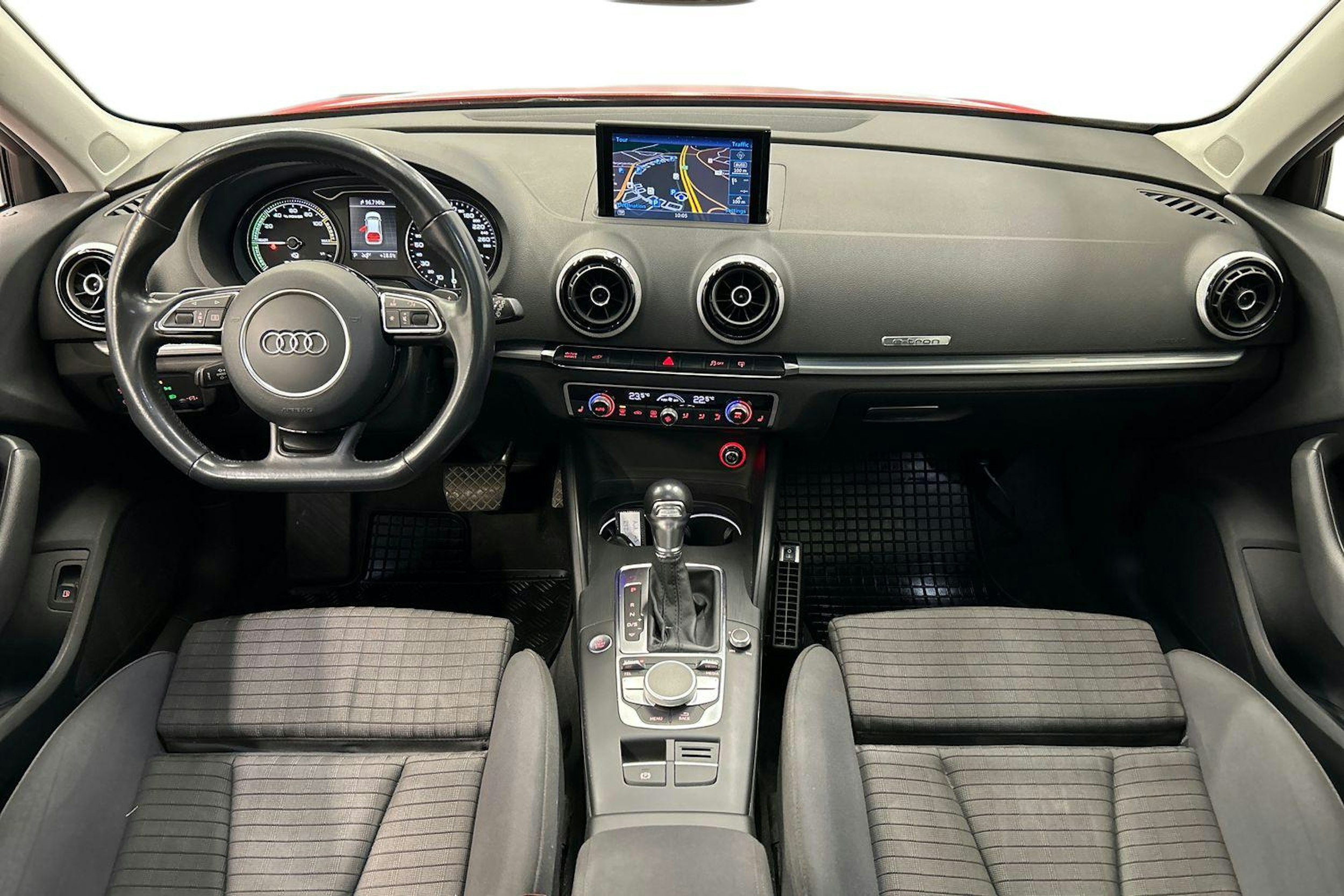 punainen Audi A3 2015 kuva 9.