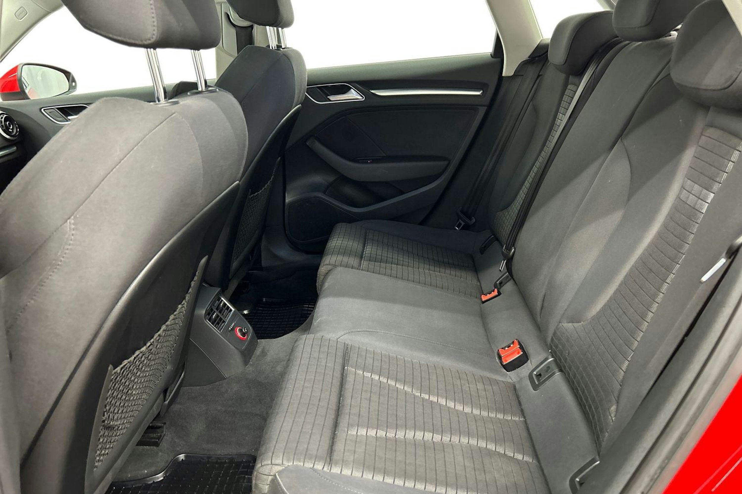 punainen Audi A3 2015 kuva 10.