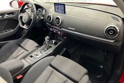 punainen Audi A3 2015 kuva 14.