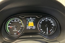 punainen Audi A3 2015 kuva 19.