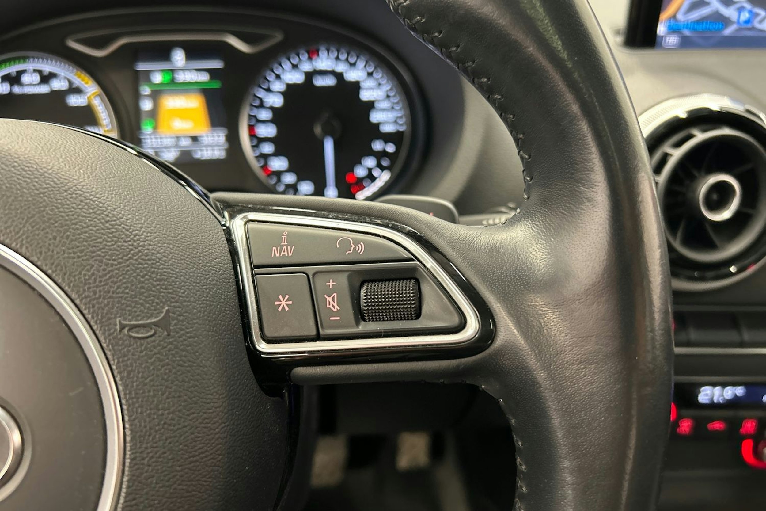 punainen Audi A3 2015 kuva 21.