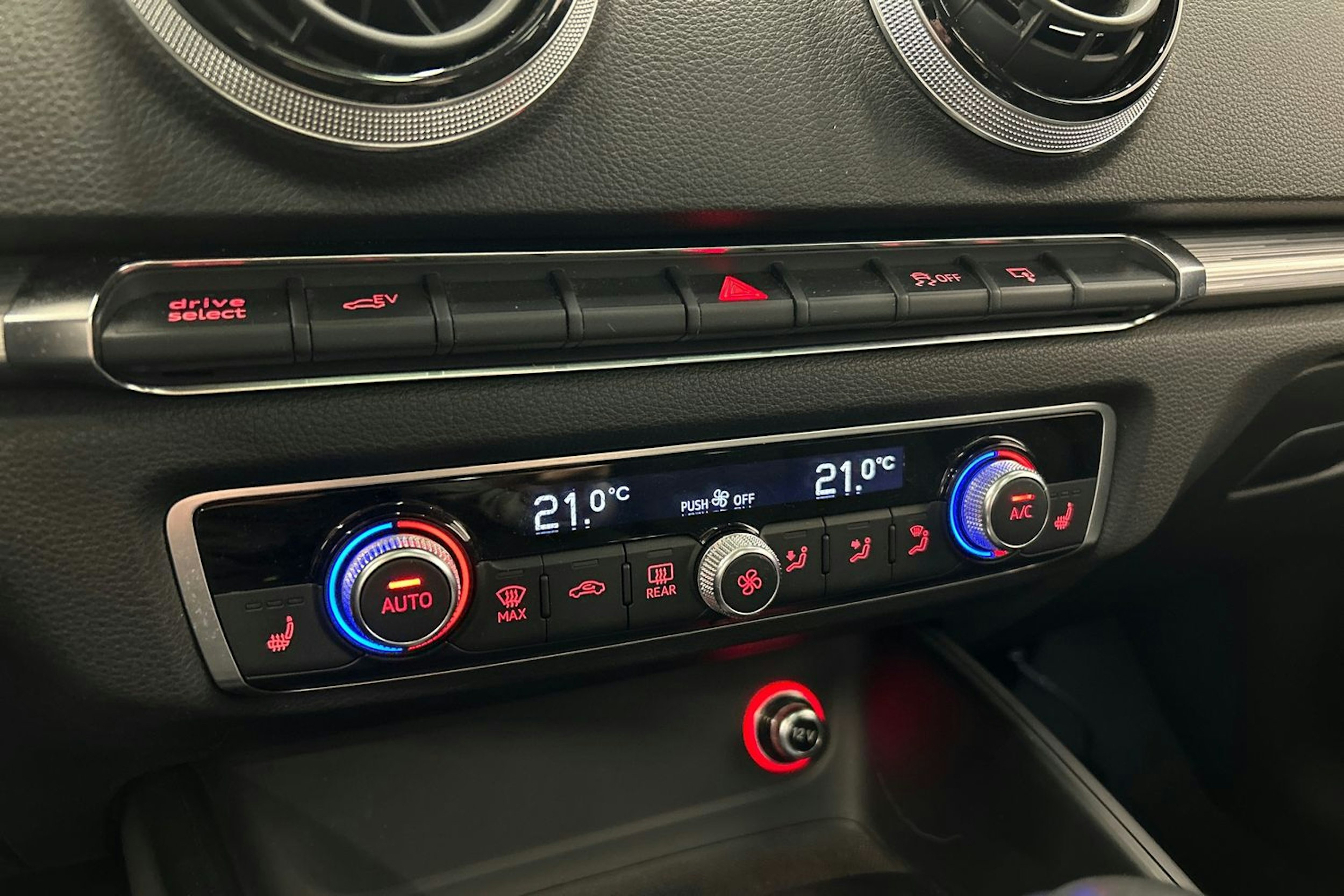 punainen Audi A3 2015 kuva 25.